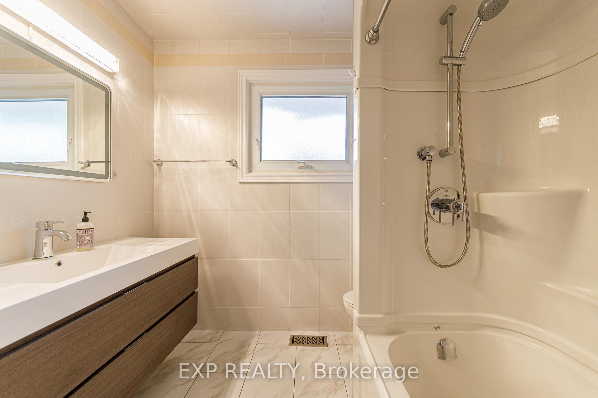 Photo 18 of 2097 Kingsley Road, Ottawa, Parkway Park — HOMEH