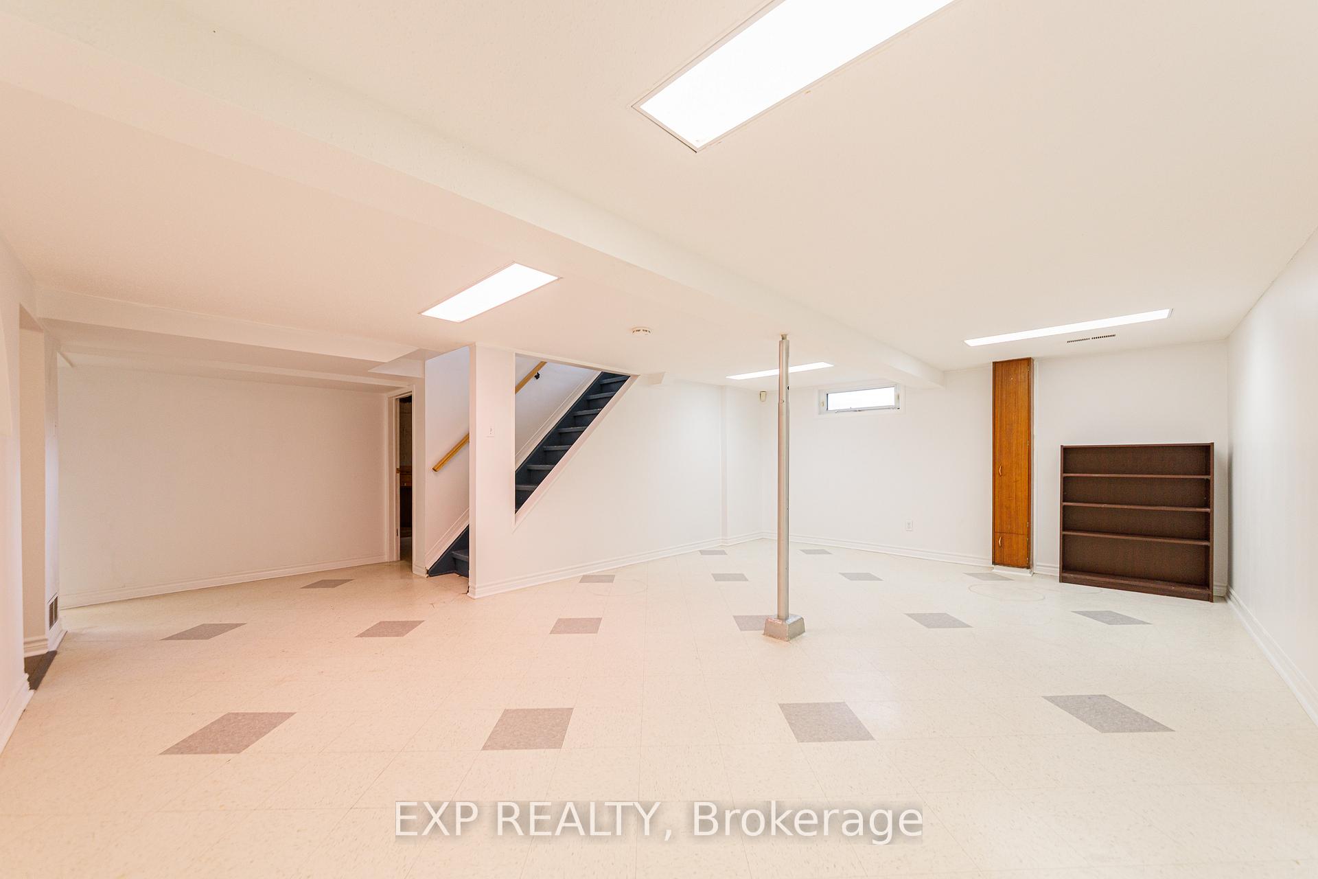 Photo 20 of 2097 Kingsley Road, Ottawa, Parkway Park — HOMEH