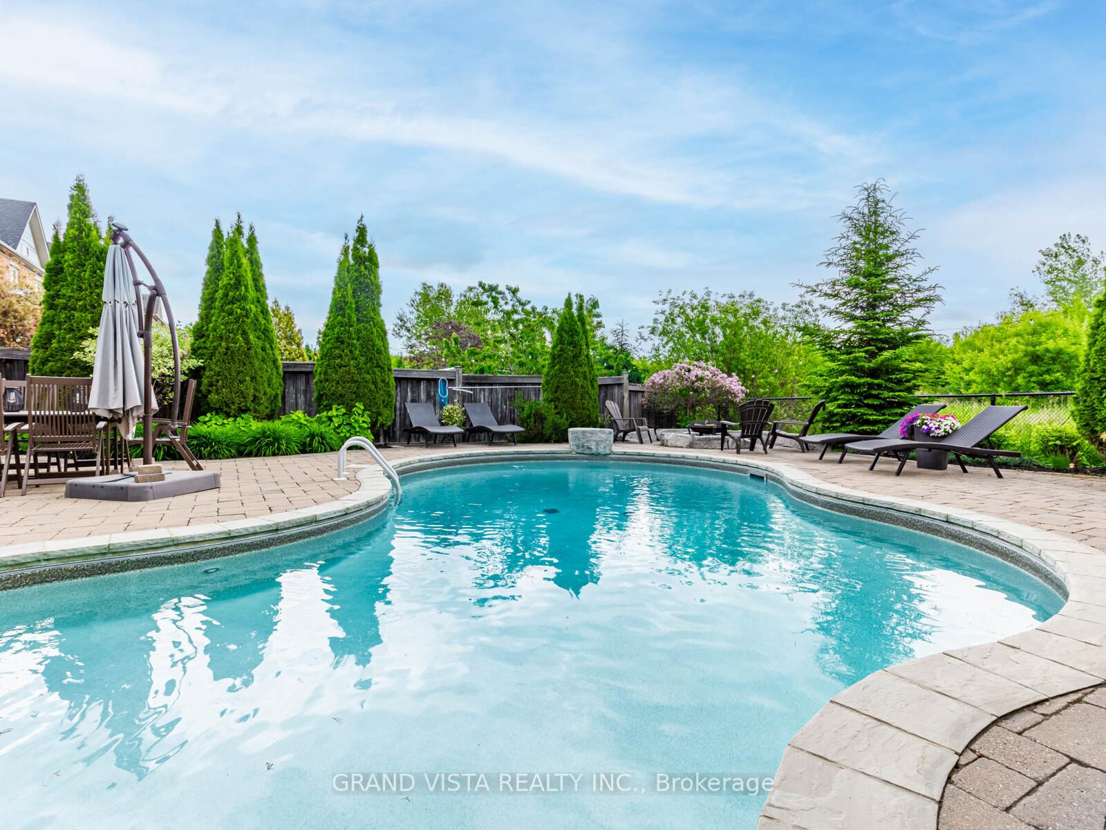 Photo 2 of 31 Routledge Drive, Richmond Hill, Oak Ridges — HOMEH