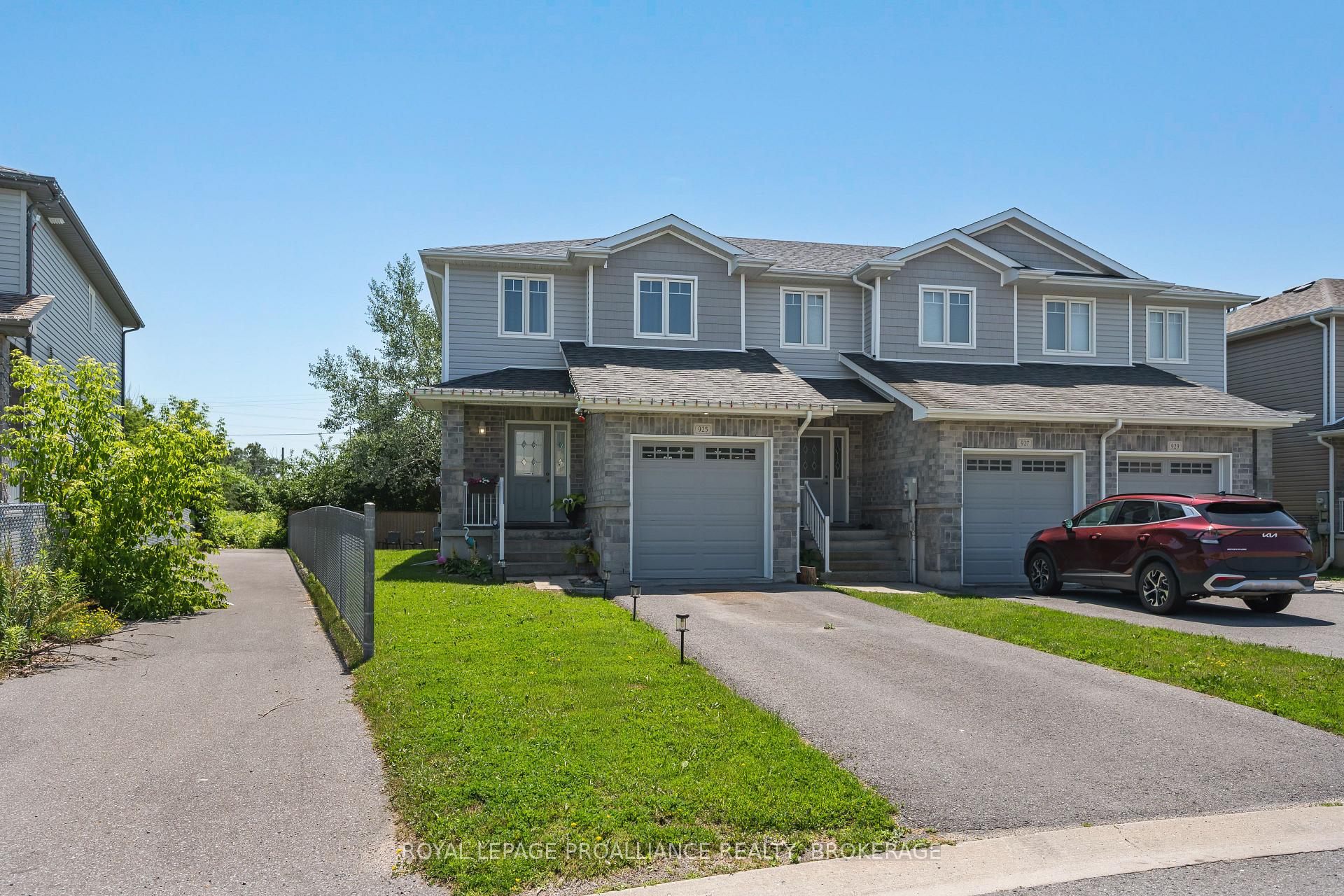 Front of 925 Blossom Street