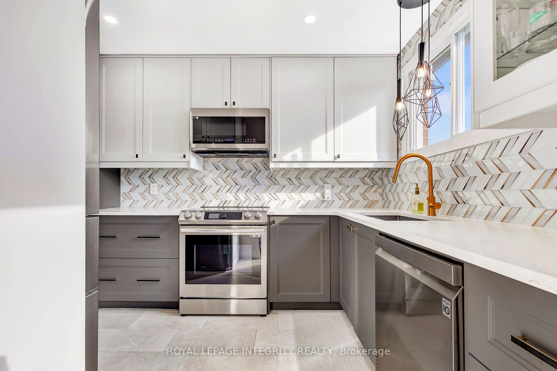 Photo 3 of 11 Glencoe Street, Ottawa, Arlington Woods — HOMEH