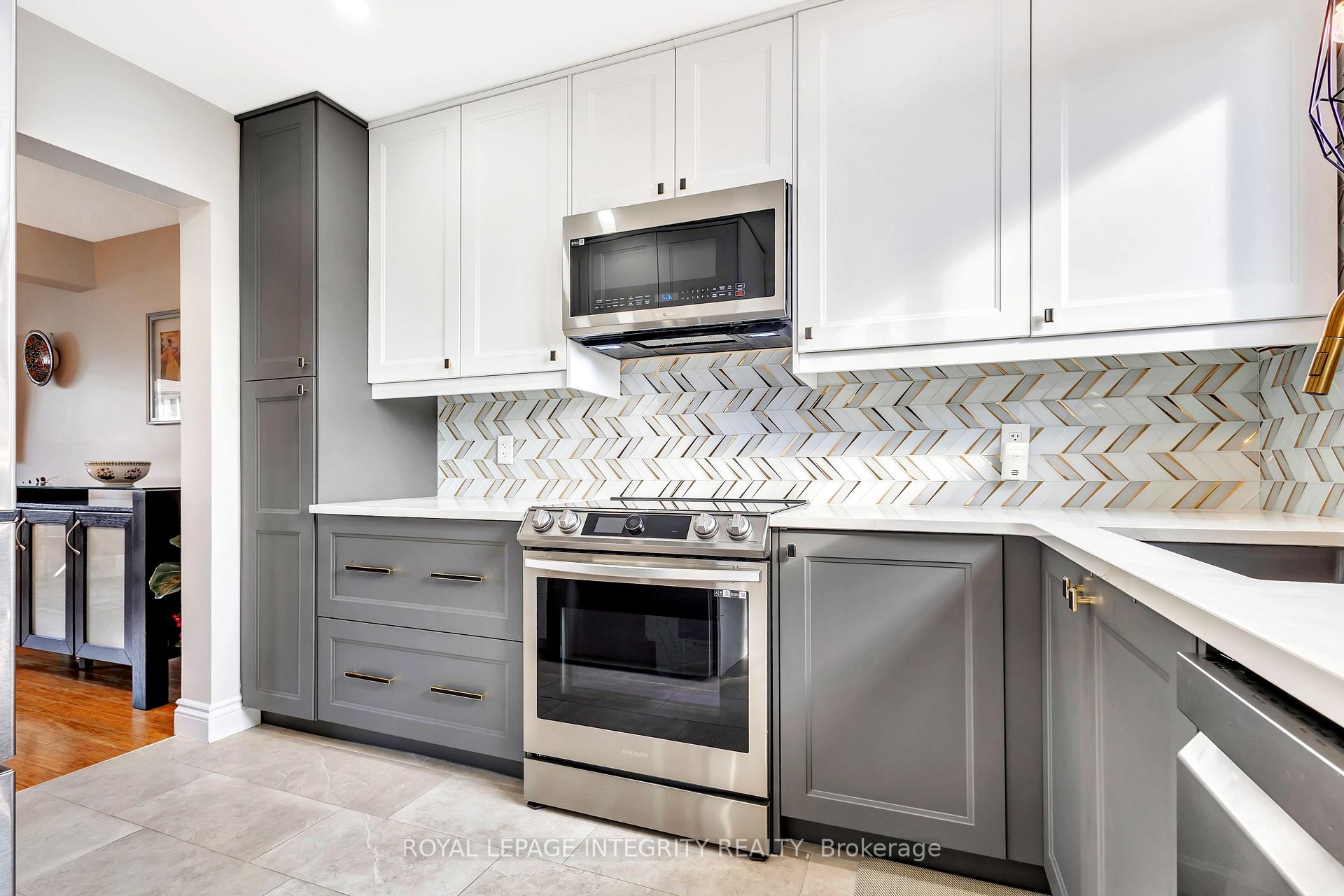 Photo 5 of 11 Glencoe Street, Ottawa, Arlington Woods — HOMEH