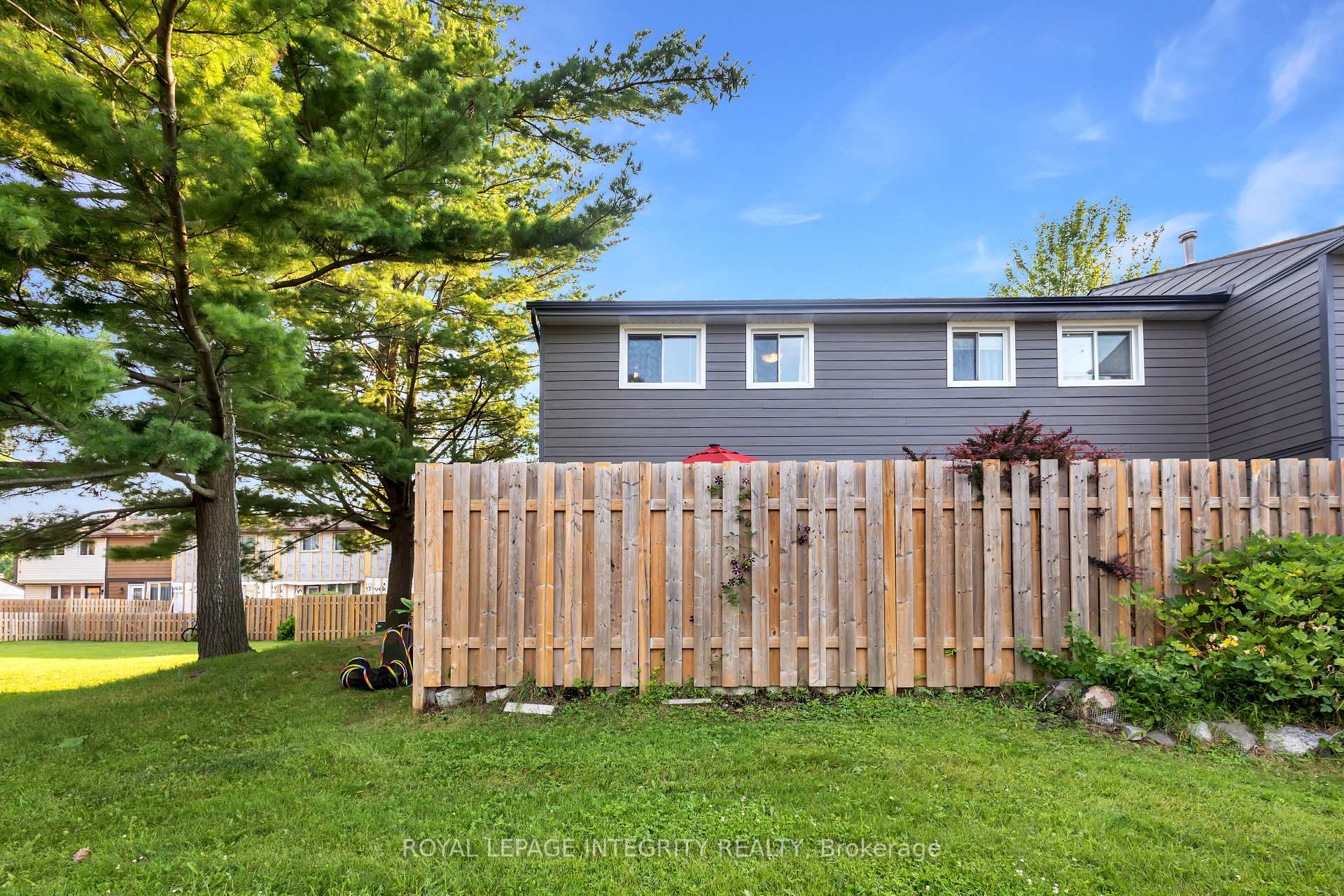 Photo 35 of 11 Glencoe Street, Ottawa, Arlington Woods — HOMEH