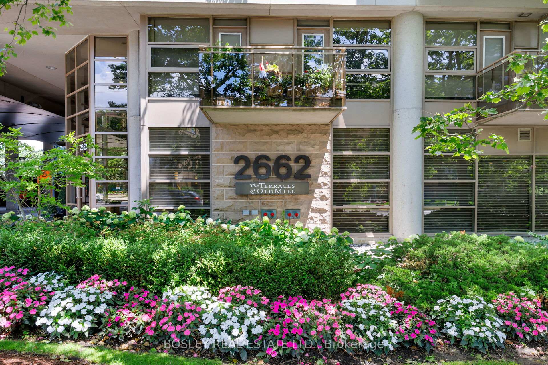 Front of Unit 1109, 2662 Bloor Street W