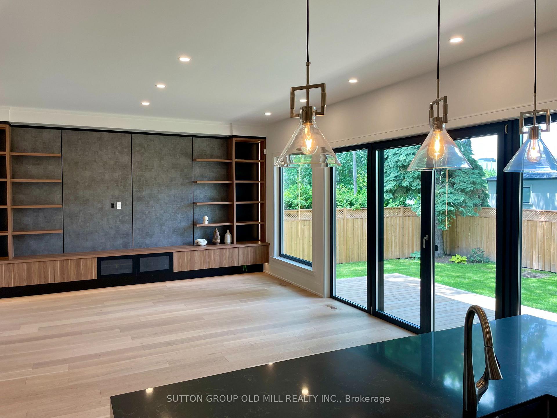 Photo 8 of 4 Leamington Avenue, Etobicoke, Stonegate-Queensway — HOMEH