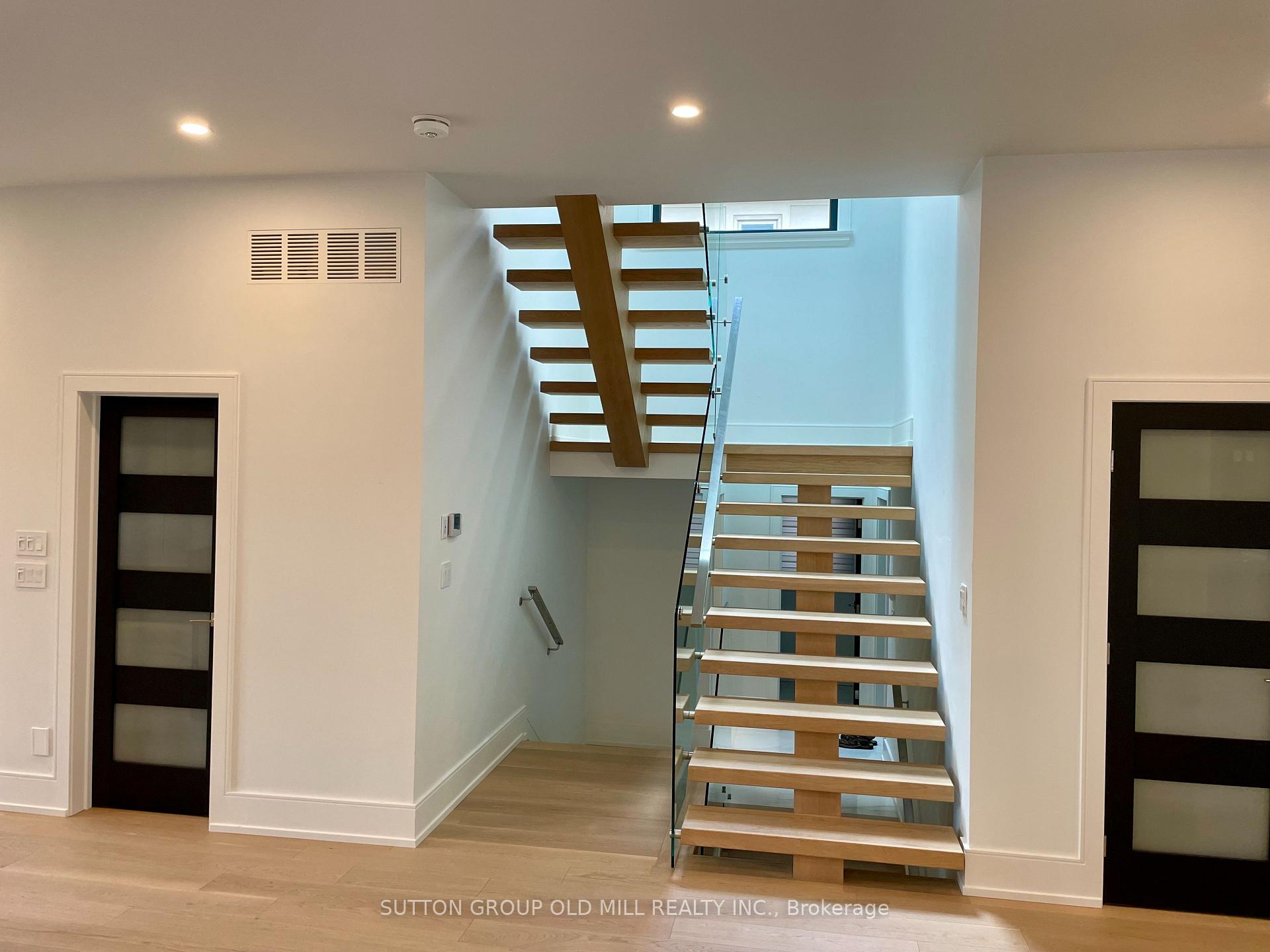 Photo 14 of 4 Leamington Avenue, Etobicoke, Stonegate-Queensway — HOMEH