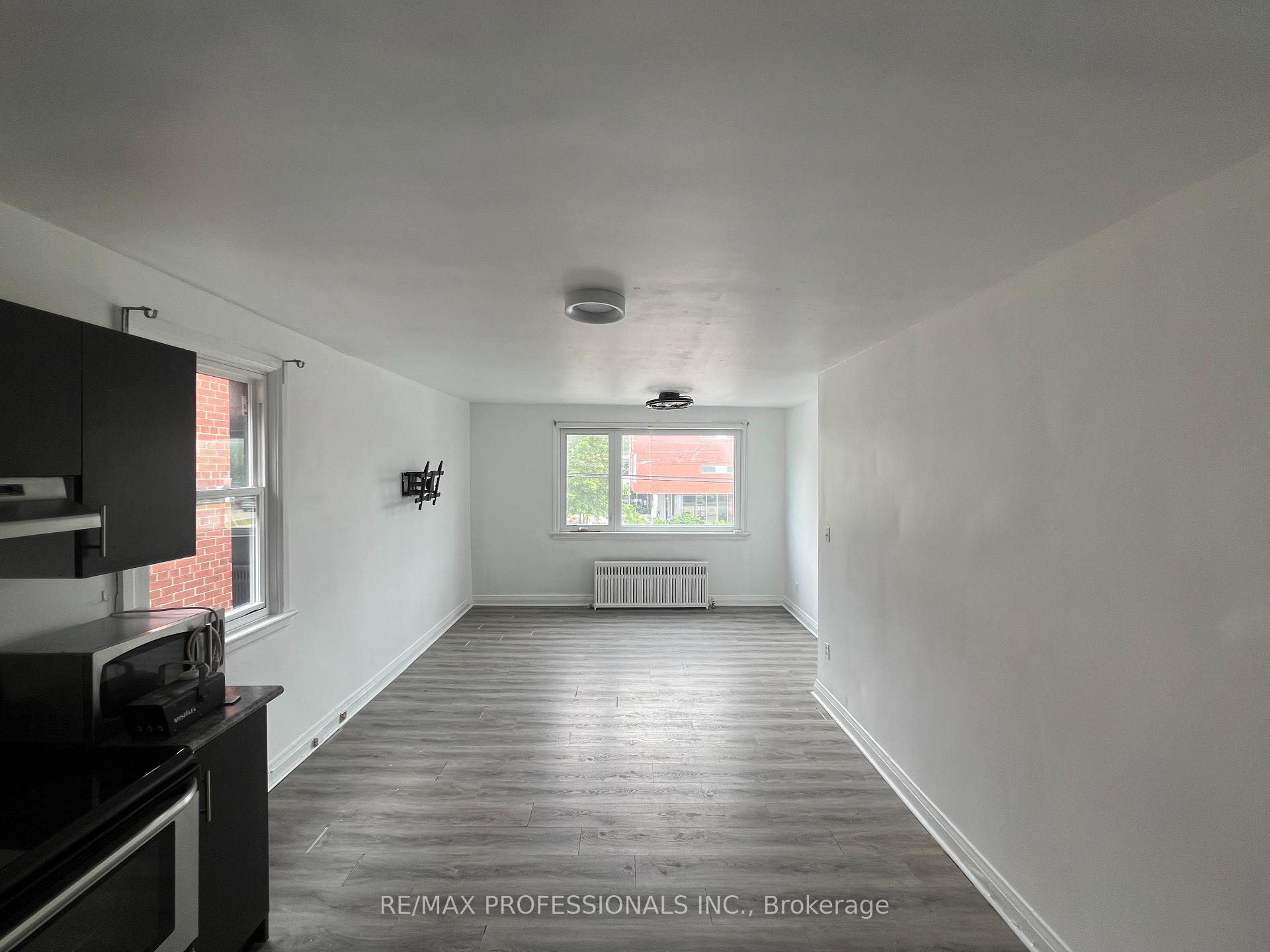 Front of Unit 2, 3210 Lake Shore Boulevard W