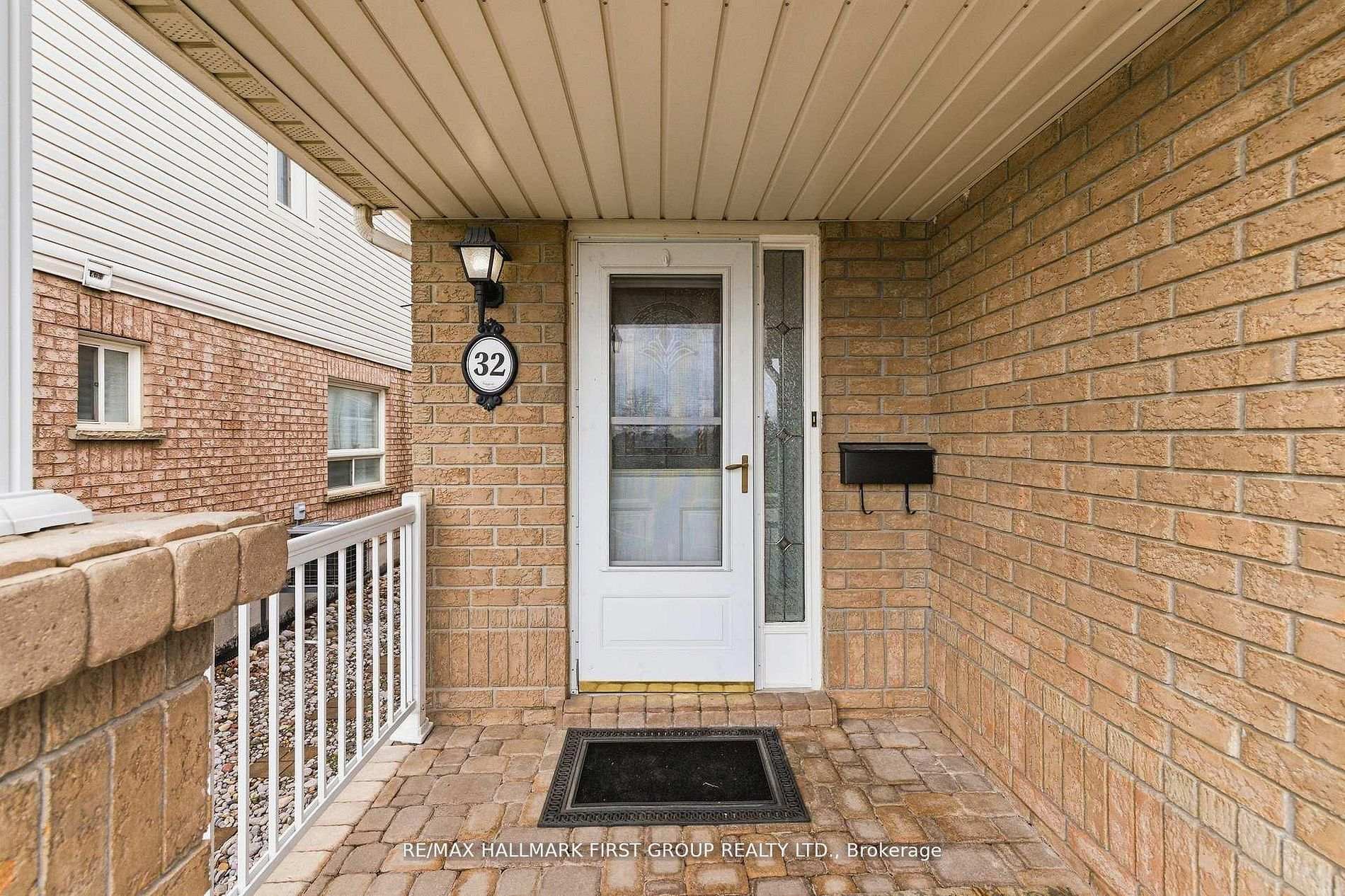 Photo 4 of 32 Samandria Avenue, Whitby, Taunton North — HOMEH