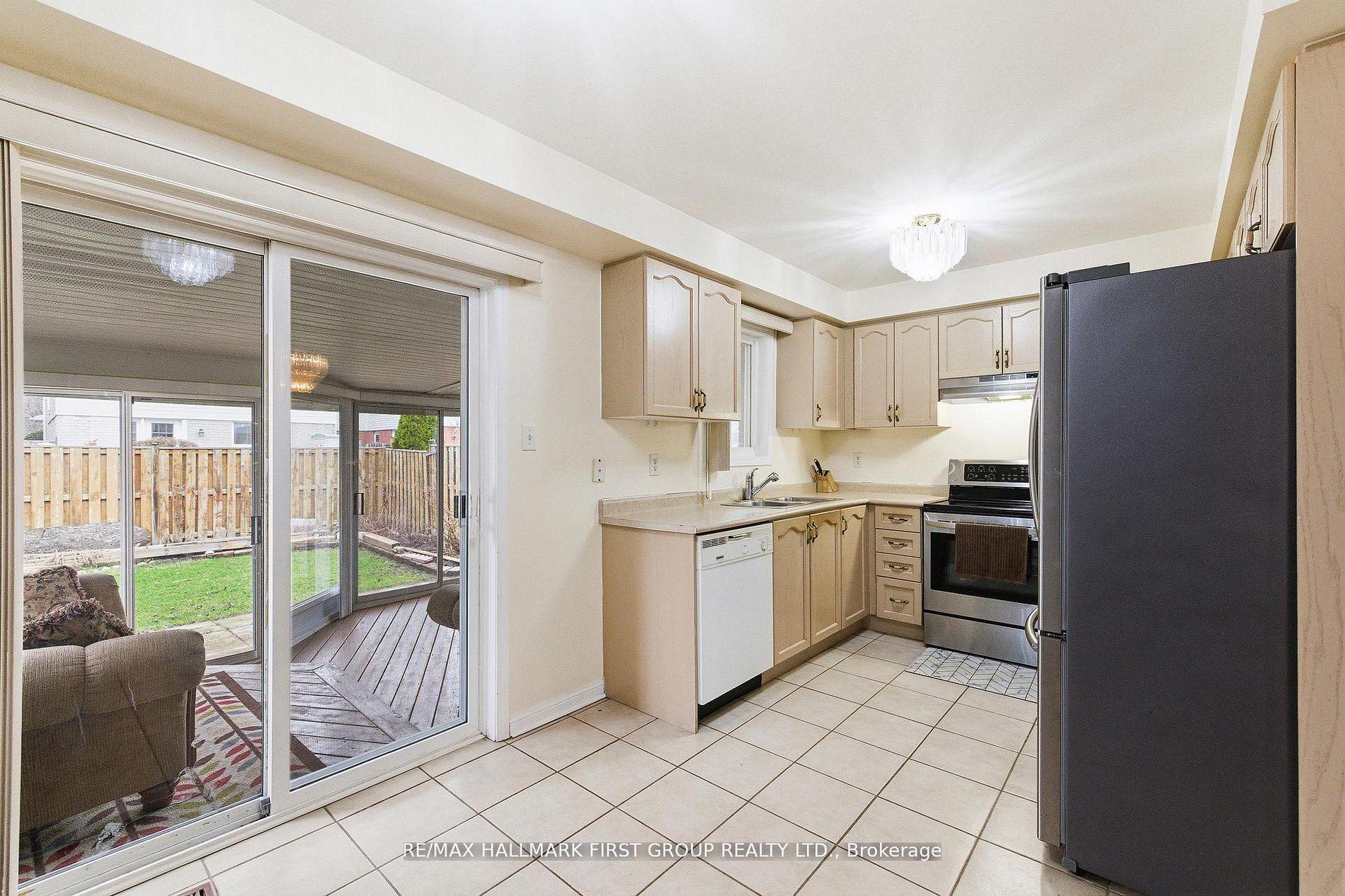 Photo 10 of 32 Samandria Avenue, Whitby, Taunton North — HOMEH