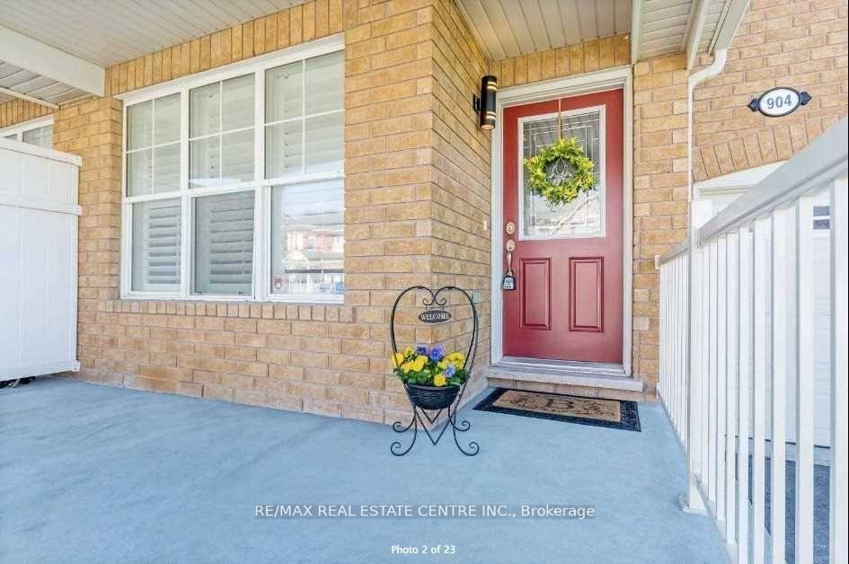 Photo 2 of 904 Zelinsky Crescent, Milton, Coates — HOMEH