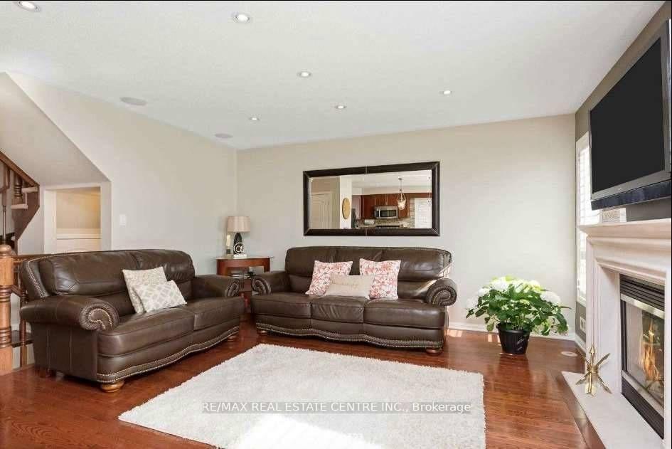 Photo 8 of 904 Zelinsky Crescent, Milton, Coates — HOMEH