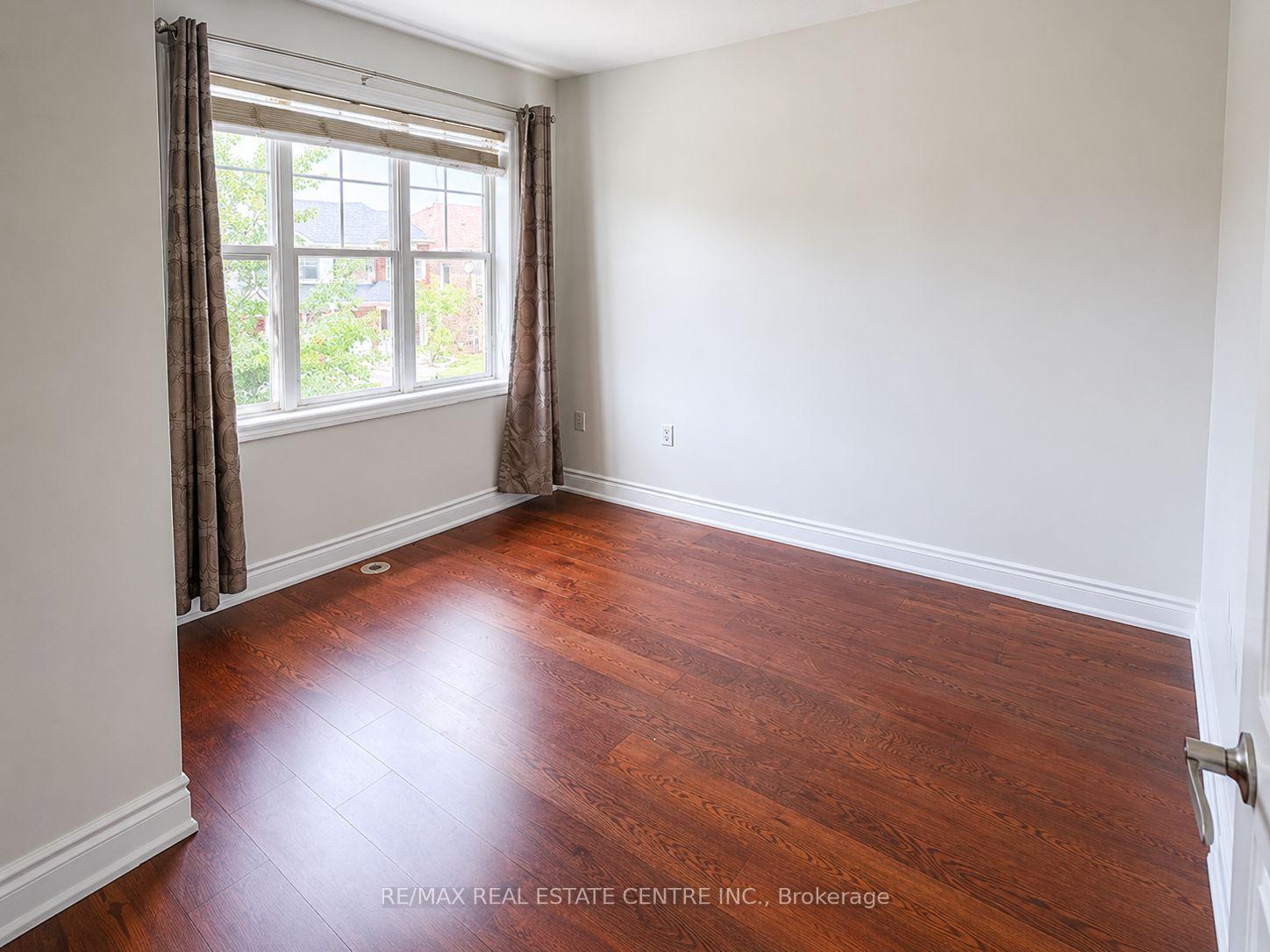 Photo 20 of 904 Zelinsky Crescent, Milton, Coates — HOMEH
