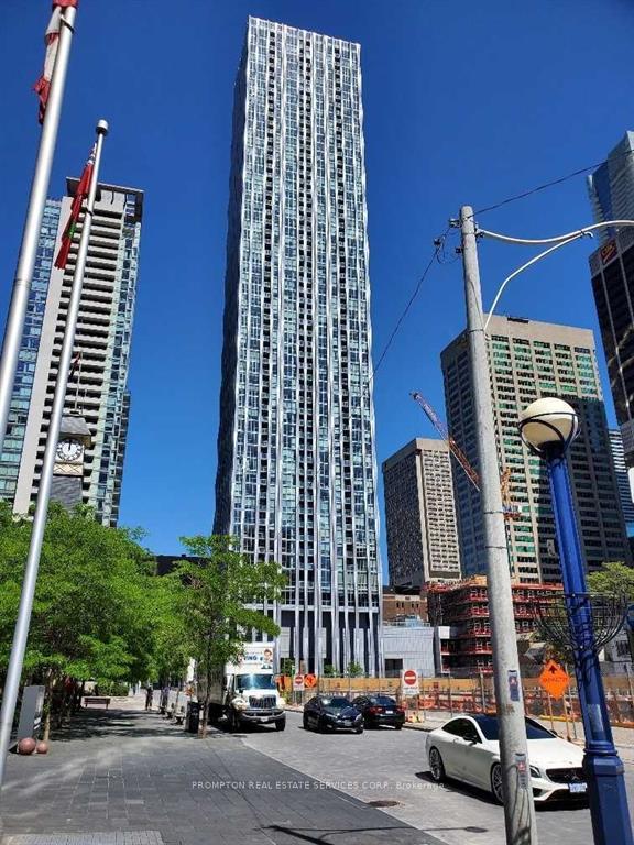Front of Unit 4609, 1 Yorkville Avenue