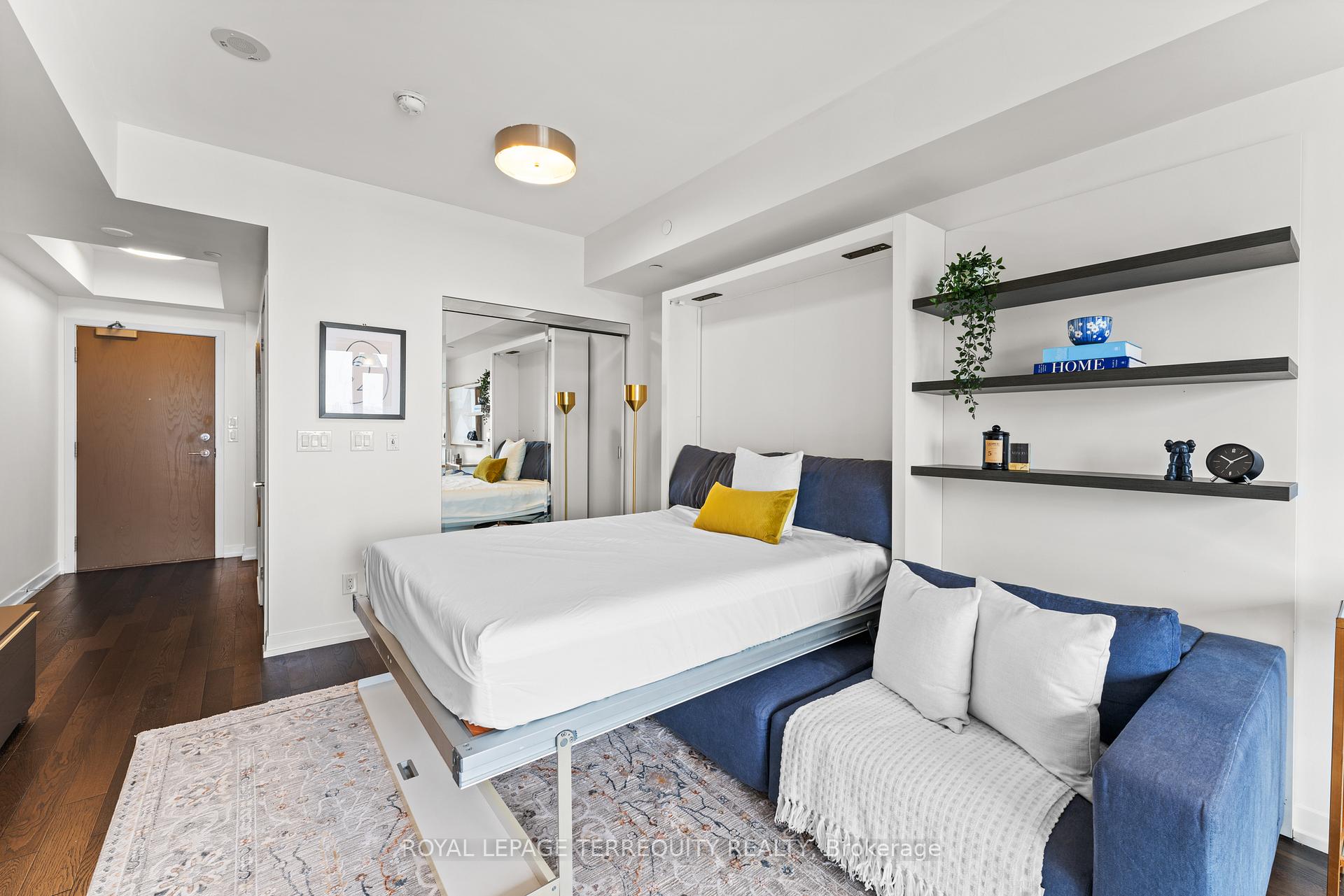 Photo 4 of Unit 4203, 21 Widmer Street, Toronto, Waterfront Communities — HOMEH