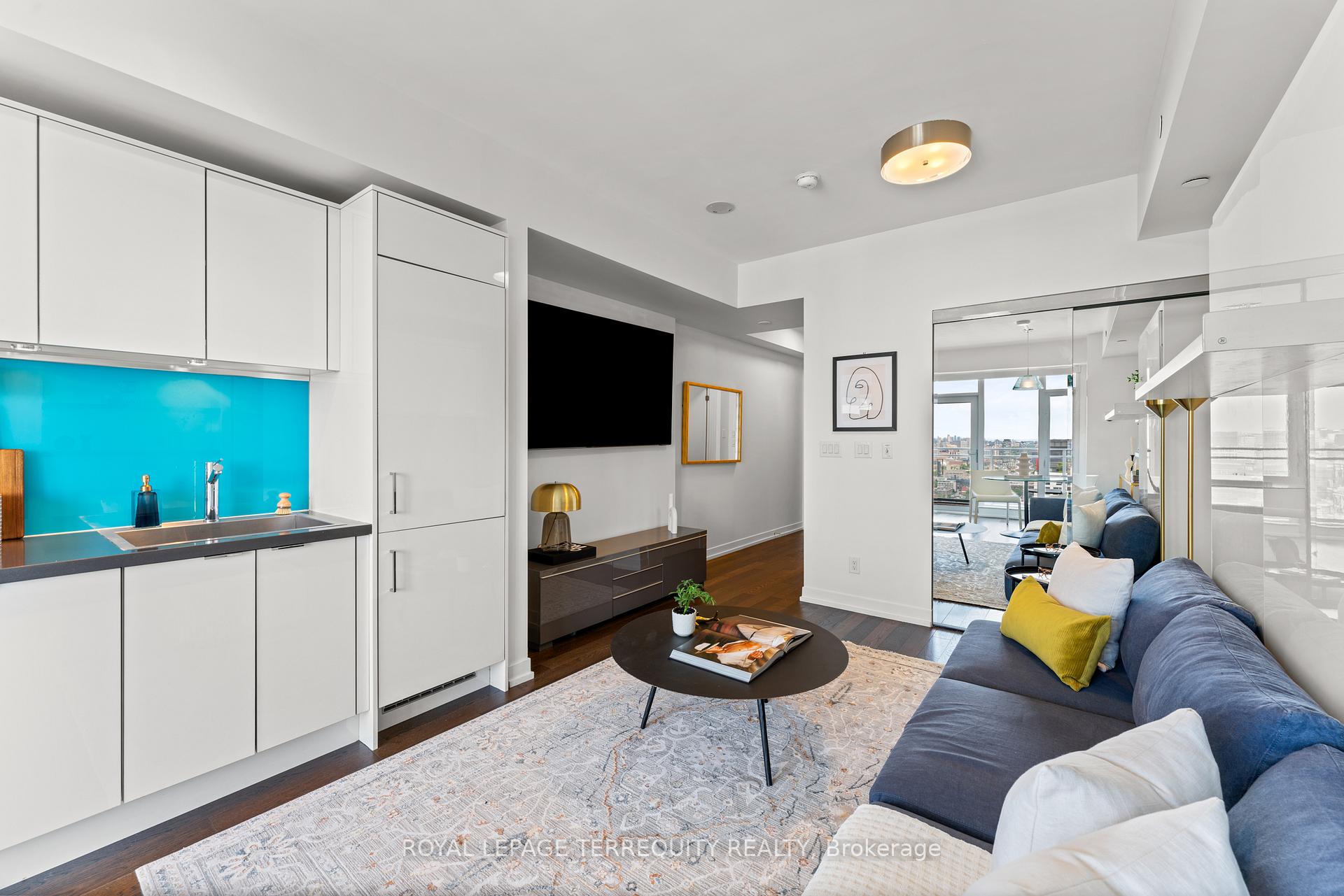 Photo 8 of Unit 4203, 21 Widmer Street, Toronto, Waterfront Communities — HOMEH