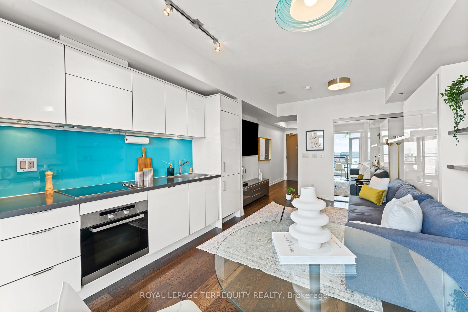 Photo 10 of Unit 4203, 21 Widmer Street, Toronto, Waterfront Communities — HOMEH