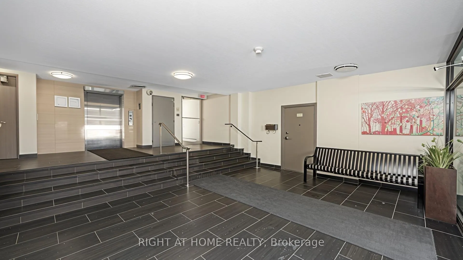 Photo 5 of Unit 1002, 133 Herkimer Street, Hamilton, Durand — HOMEH