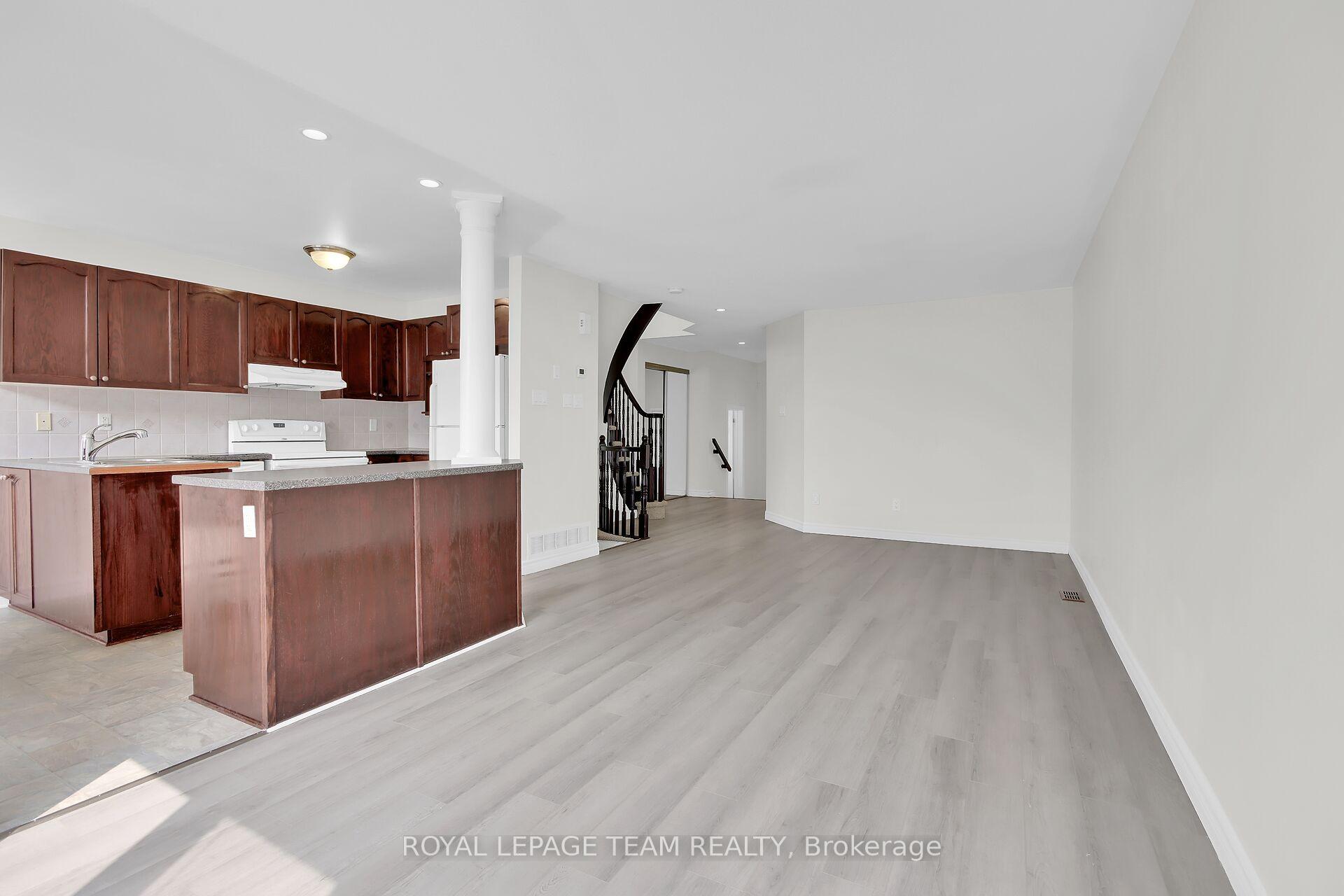Photo 3 of 159 Tacom Circle, Ottawa, Barrhaven - Strandherd — HOMEH