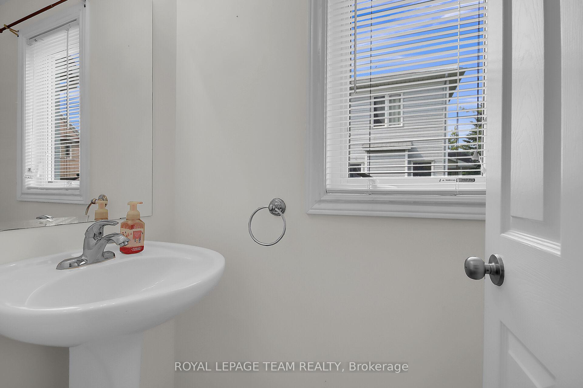 Photo 13 of 159 Tacom Circle, Ottawa, Barrhaven - Strandherd — HOMEH