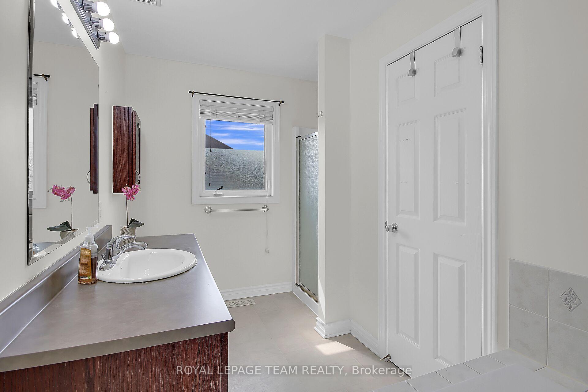 Photo 14 of 159 Tacom Circle, Ottawa, Barrhaven - Strandherd — HOMEH