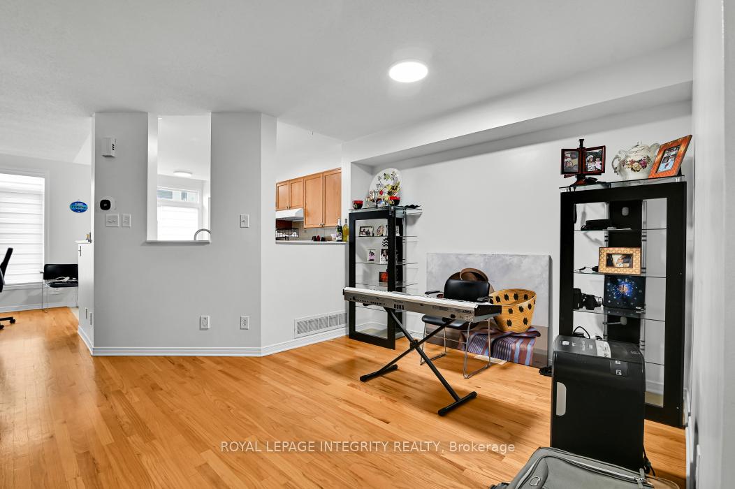 Photo 8 of 161 Romina Street, Ottawa, Kanata - Emerald Meadows/Trailwest — HOMEH