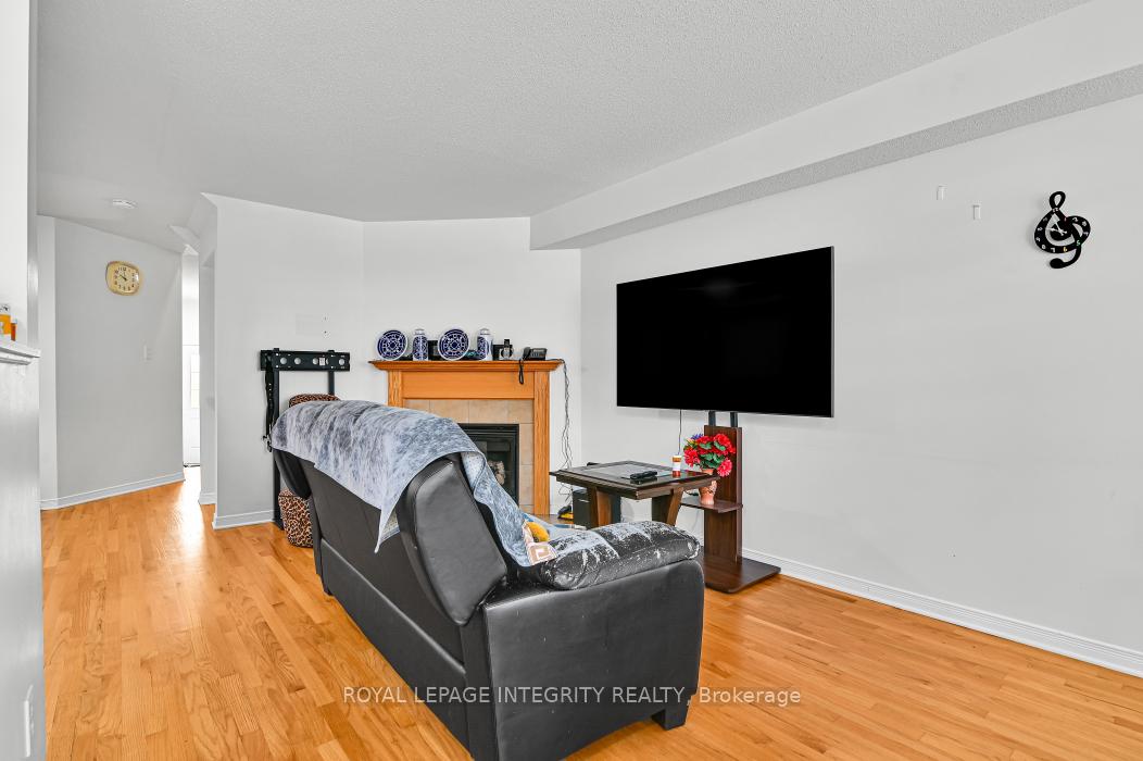 Photo 11 of 161 Romina Street, Ottawa, Kanata - Emerald Meadows/Trailwest — HOMEH