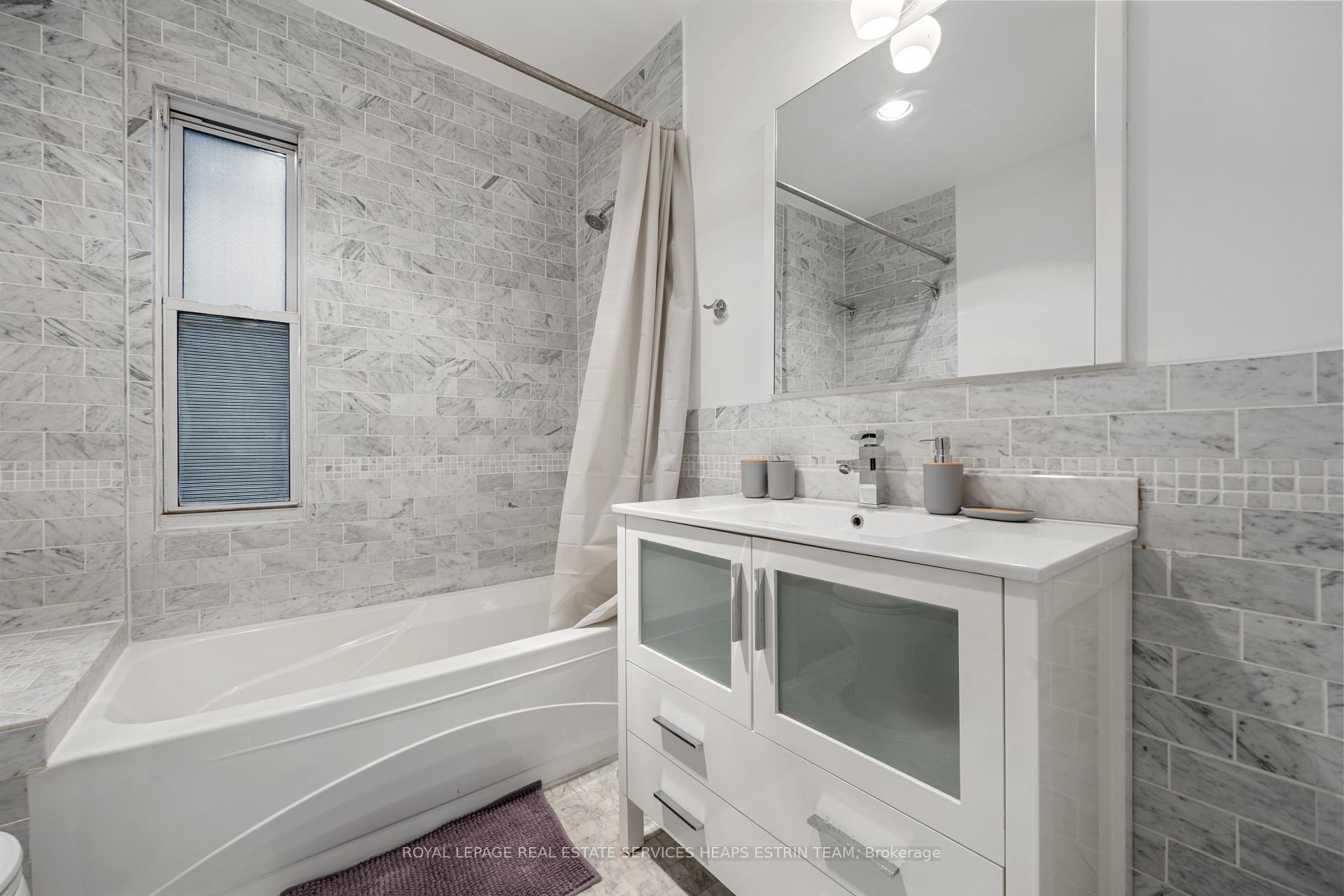 Photo 11 of Unit 2nd,3rd, 124 Argyle Street, Toronto, Trinity-Bellwoods — HOMEH
