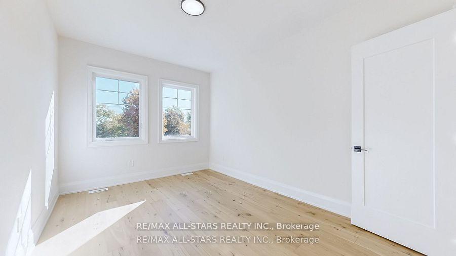 Photo 25 of 48 Third Avenue S, Uxbridge — HOMEH