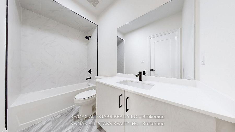 Photo 26 of 48 Third Avenue S, Uxbridge — HOMEH
