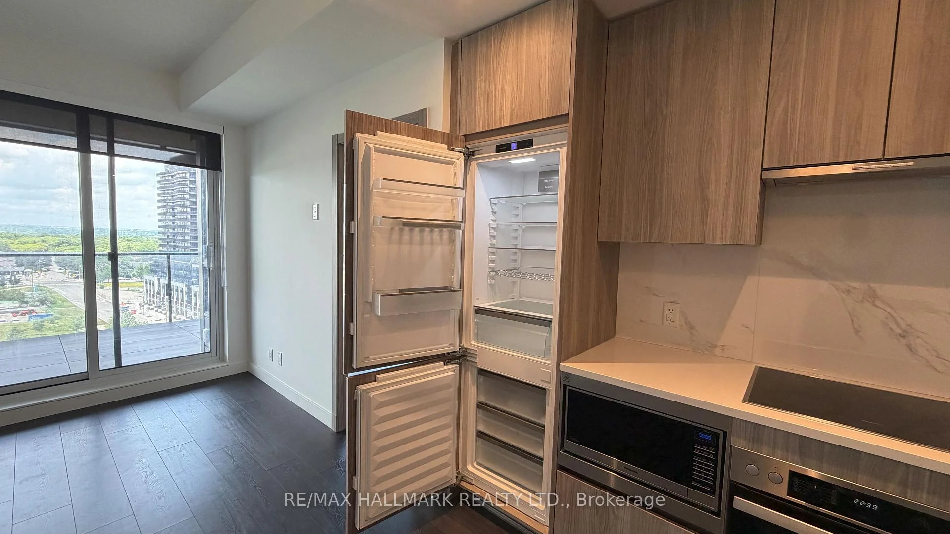 Photo 6 of Unit 1211, 27 Mcmahon Drive, North York, Bayview Village — HOMEH