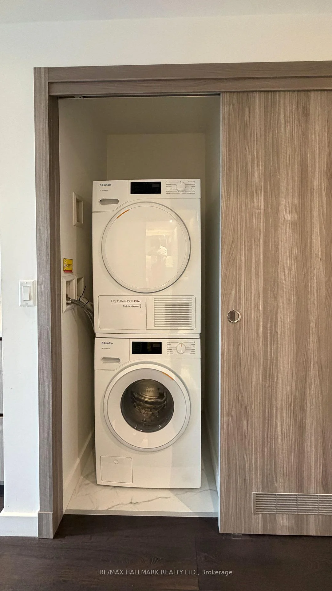 Photo 8 of Unit 1211, 27 Mcmahon Drive, North York, Bayview Village — HOMEH