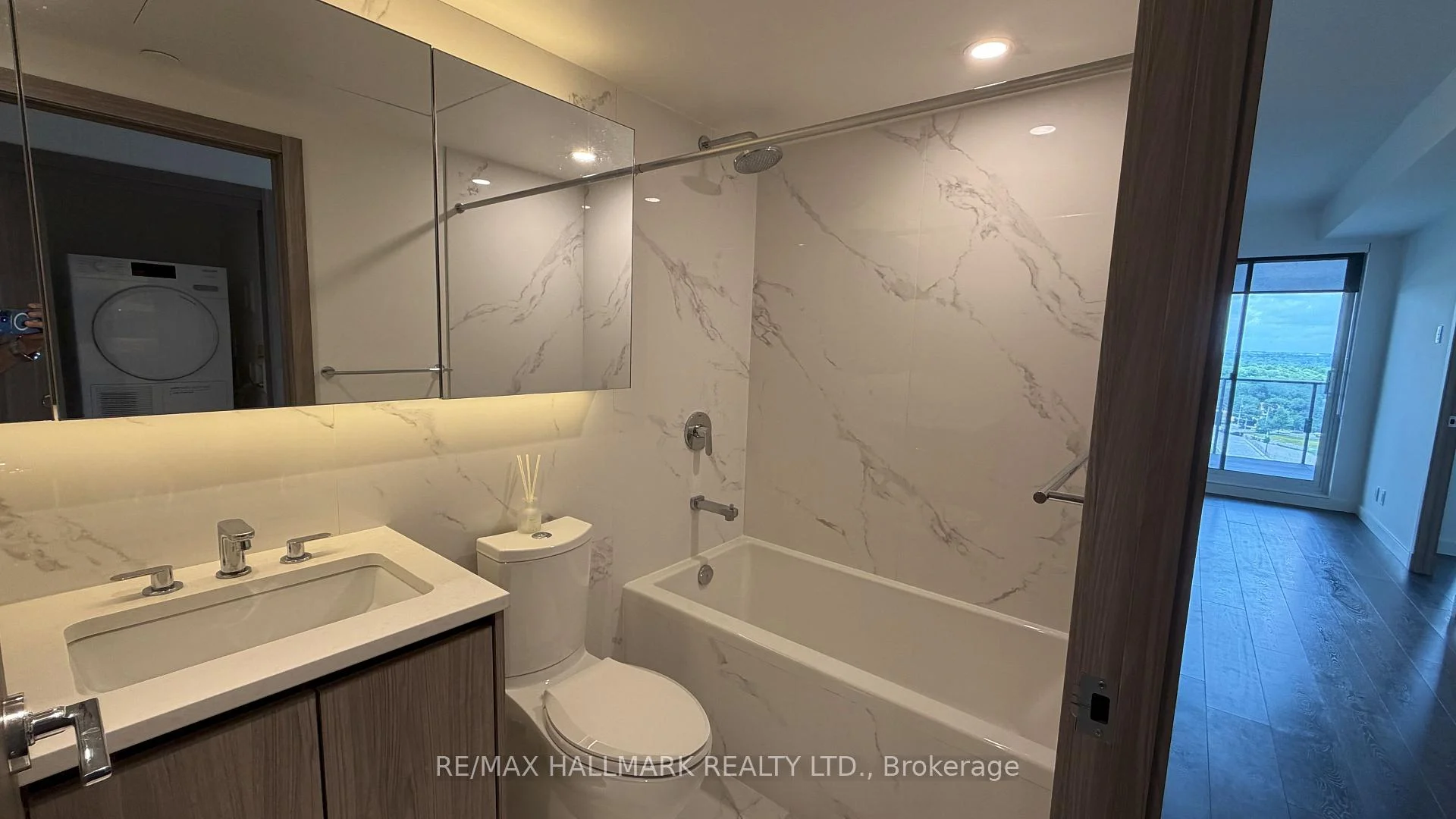 Photo 9 of Unit 1211, 27 Mcmahon Drive, North York, Bayview Village — HOMEH