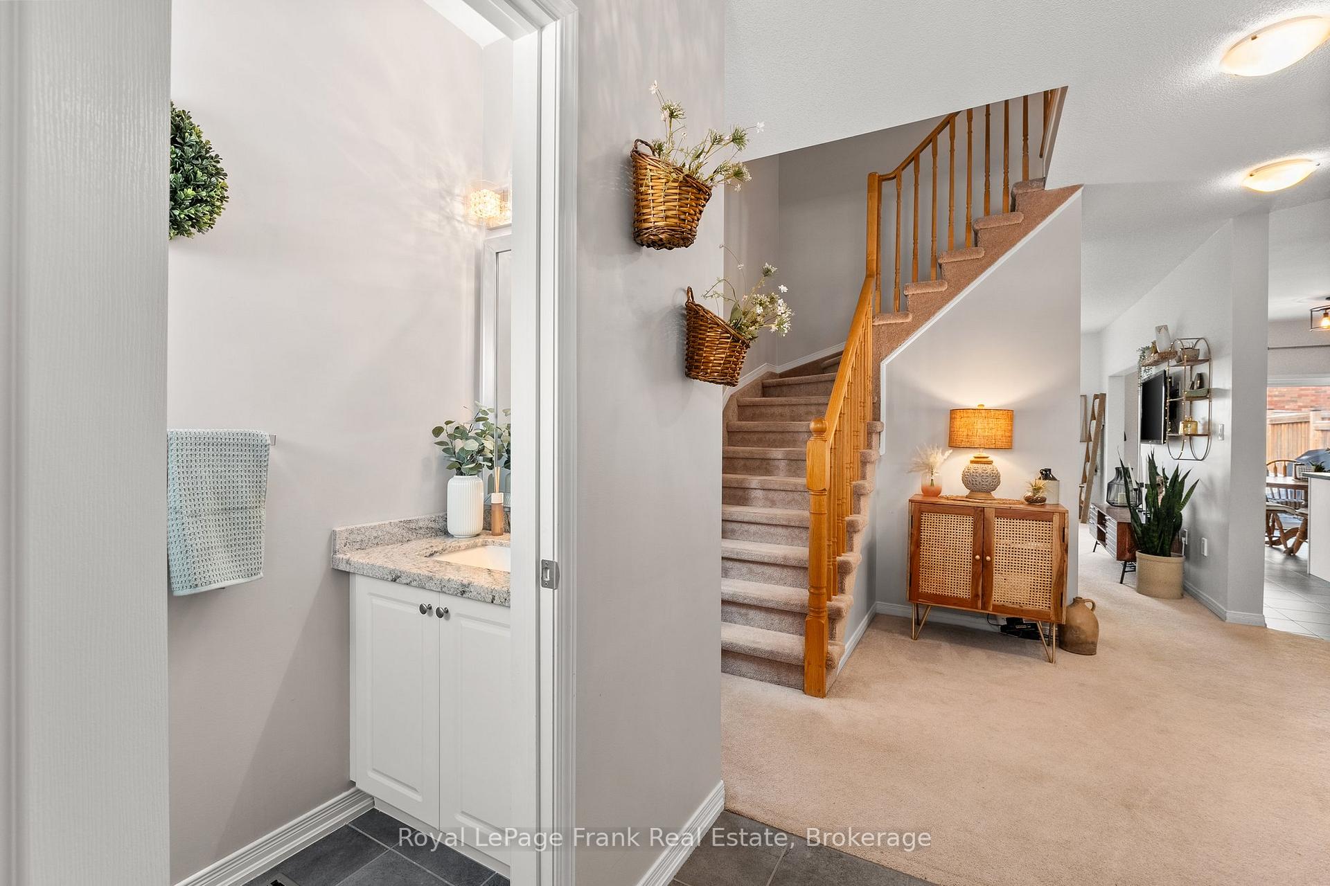 Photo 4 of 2086 Galloway Street, Innisfil, Alcona — HOMEH