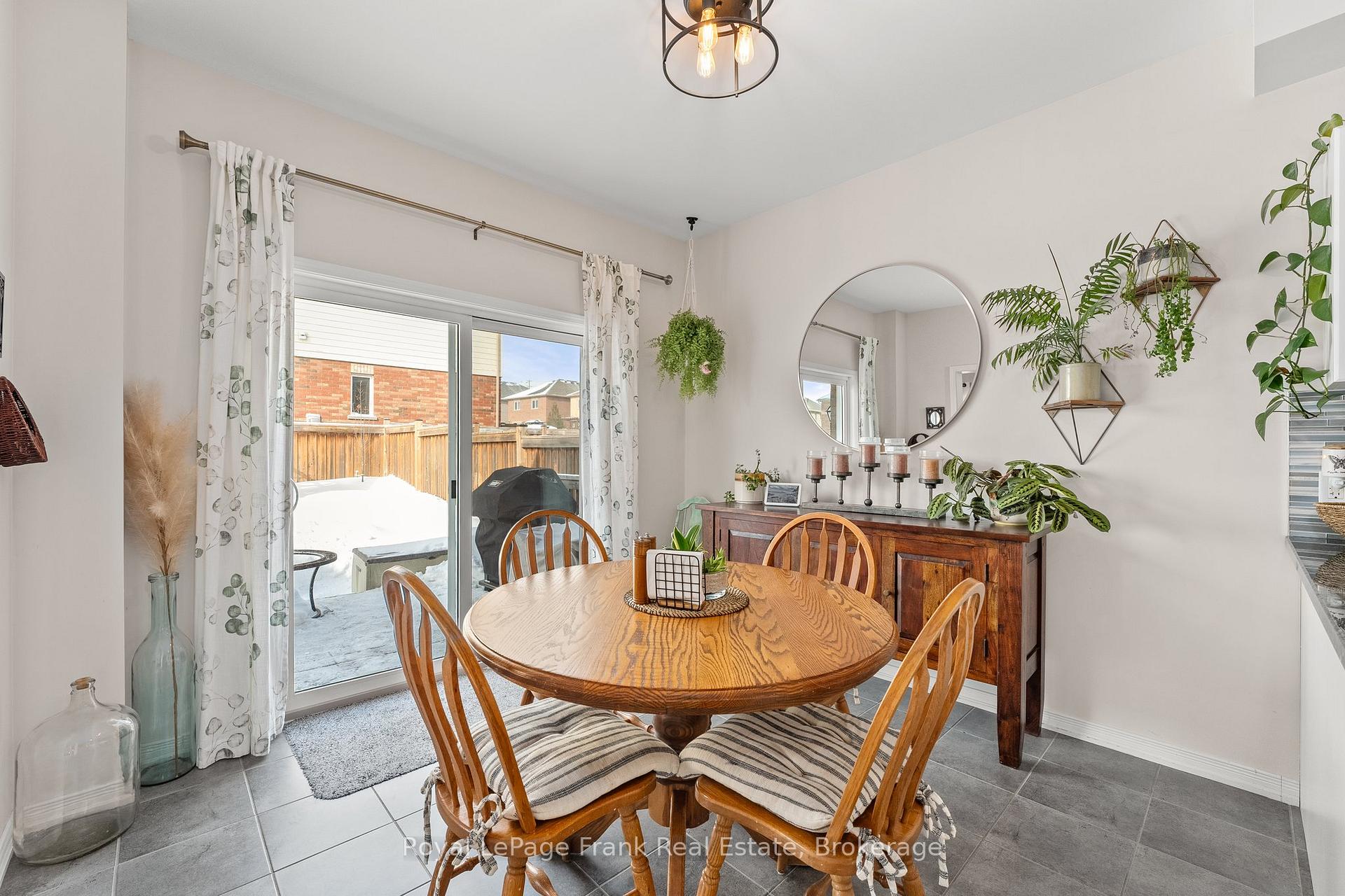 Photo 10 of 2086 Galloway Street, Innisfil, Alcona — HOMEH