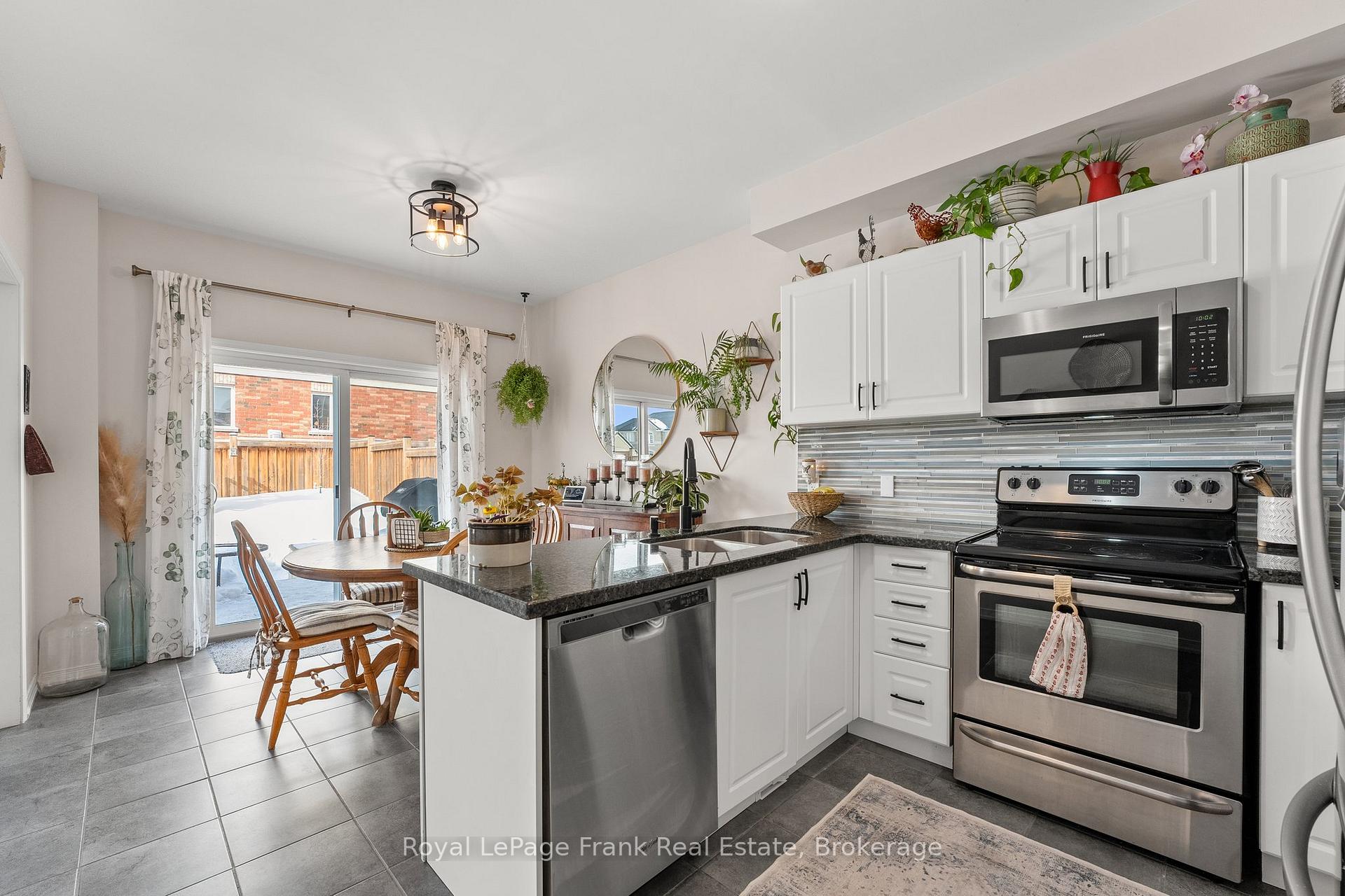 Photo 13 of 2086 Galloway Street, Innisfil, Alcona — HOMEH