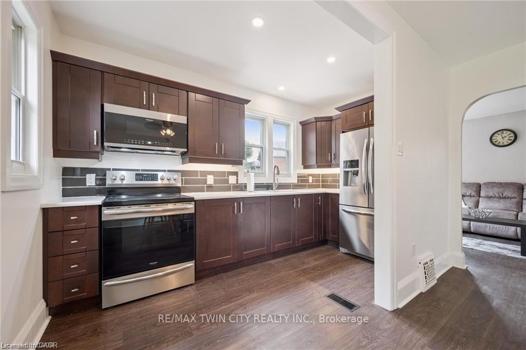 Photo 10 of 148 Waterloo Street, Waterloo, Mount Hope Huron Park — HOMEH