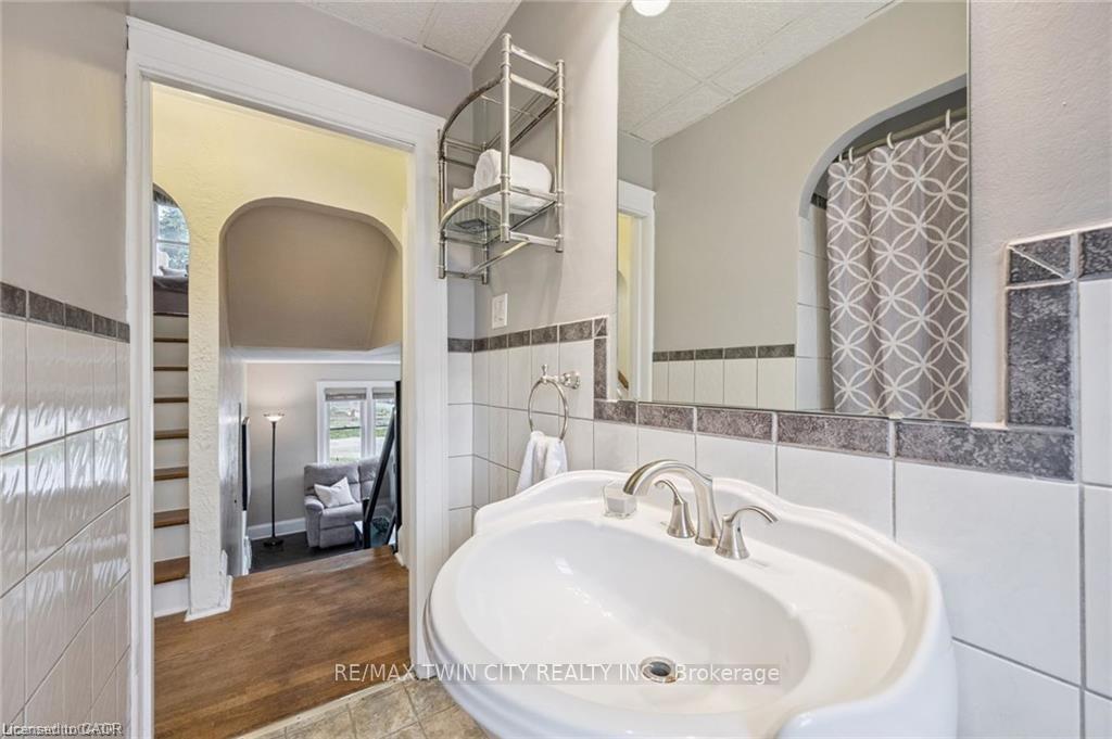 Photo 18 of 148 Waterloo Street, Waterloo, Mount Hope Huron Park — HOMEH
