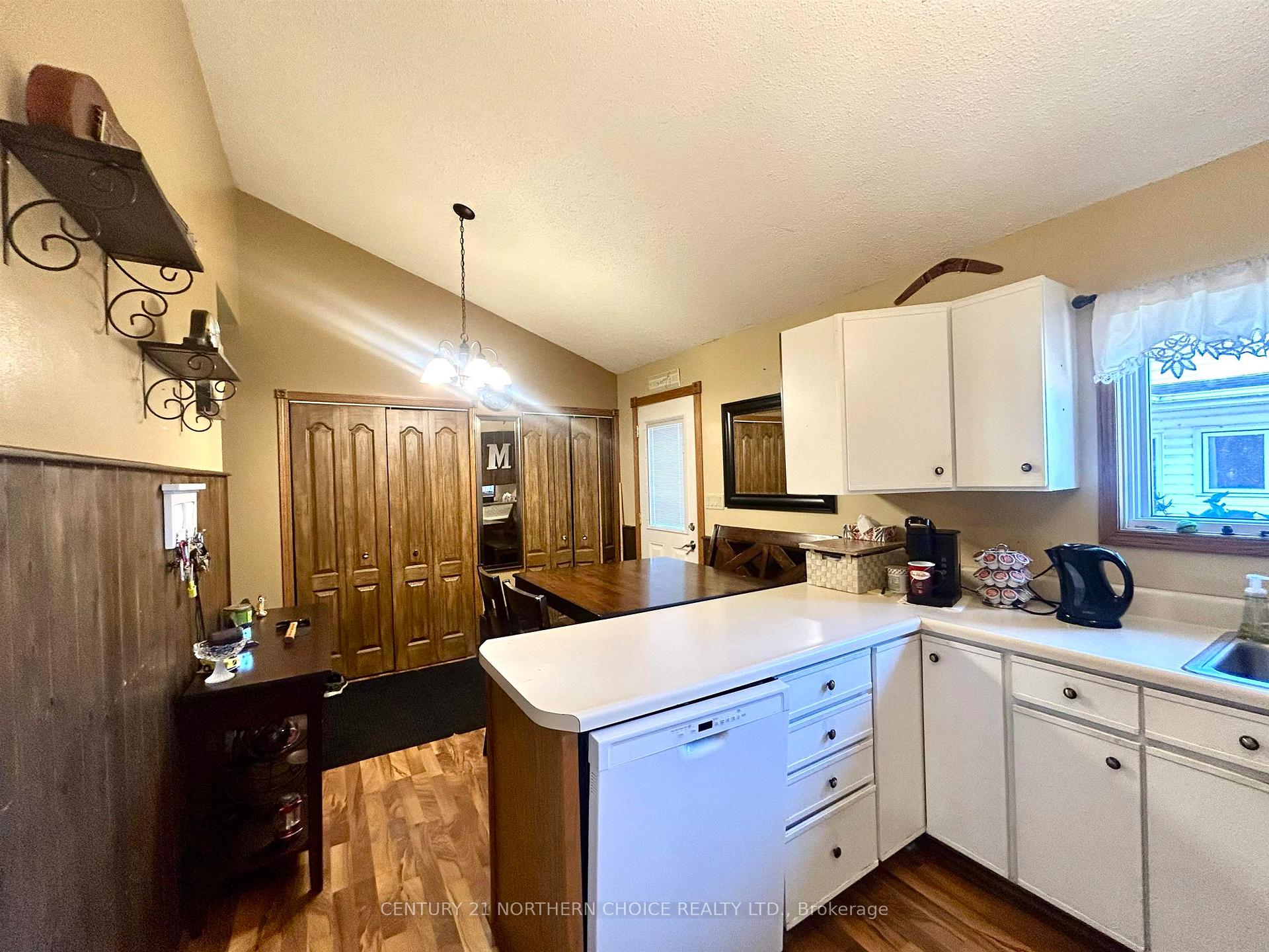 Photo 6 of 626 Second Street West, Fort Frances — HOMEH