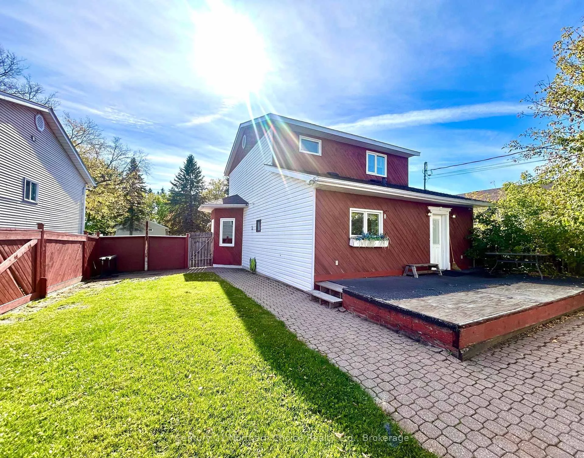 Photo 2 of 626 Second Street West, Fort Frances — HOMEH