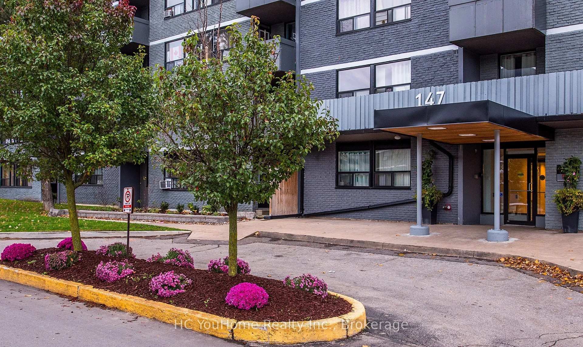 Front of Unit 107, 147 wellington Street W
