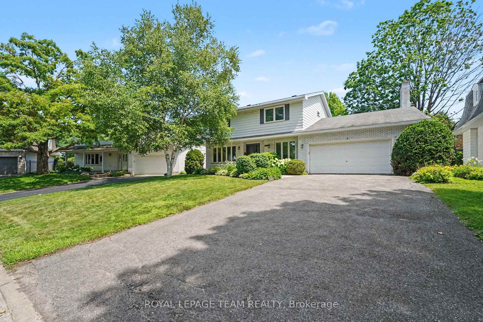 Photo 2 of 907 Dresden Crescent, Ottawa, Whitehaven — HOMEH