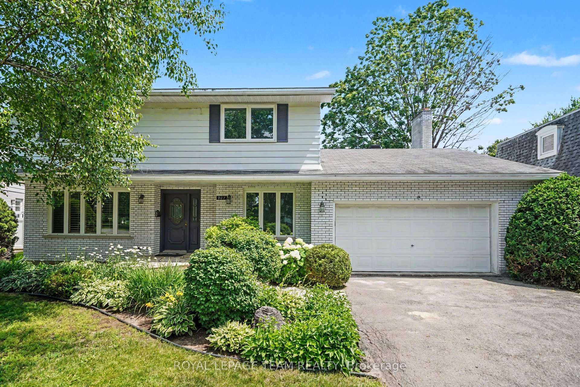 Photo 3 of 907 Dresden Crescent, Ottawa, Whitehaven — HOMEH