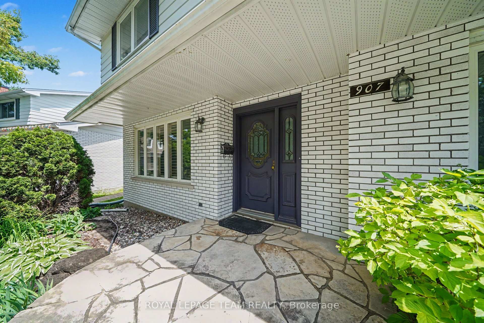 Photo 5 of 907 Dresden Crescent, Ottawa, Whitehaven — HOMEH