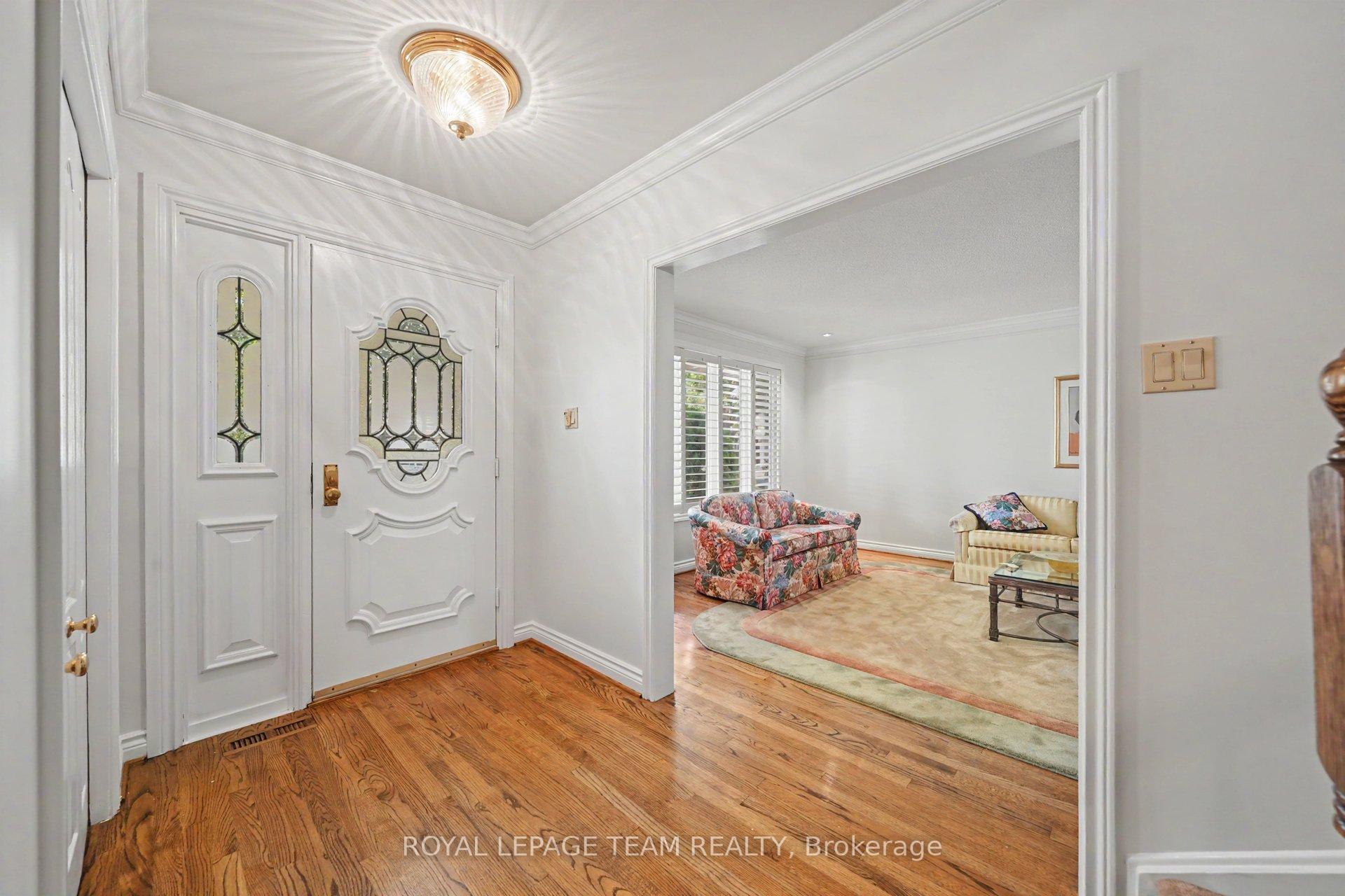 Photo 6 of 907 Dresden Crescent, Ottawa, Whitehaven — HOMEH