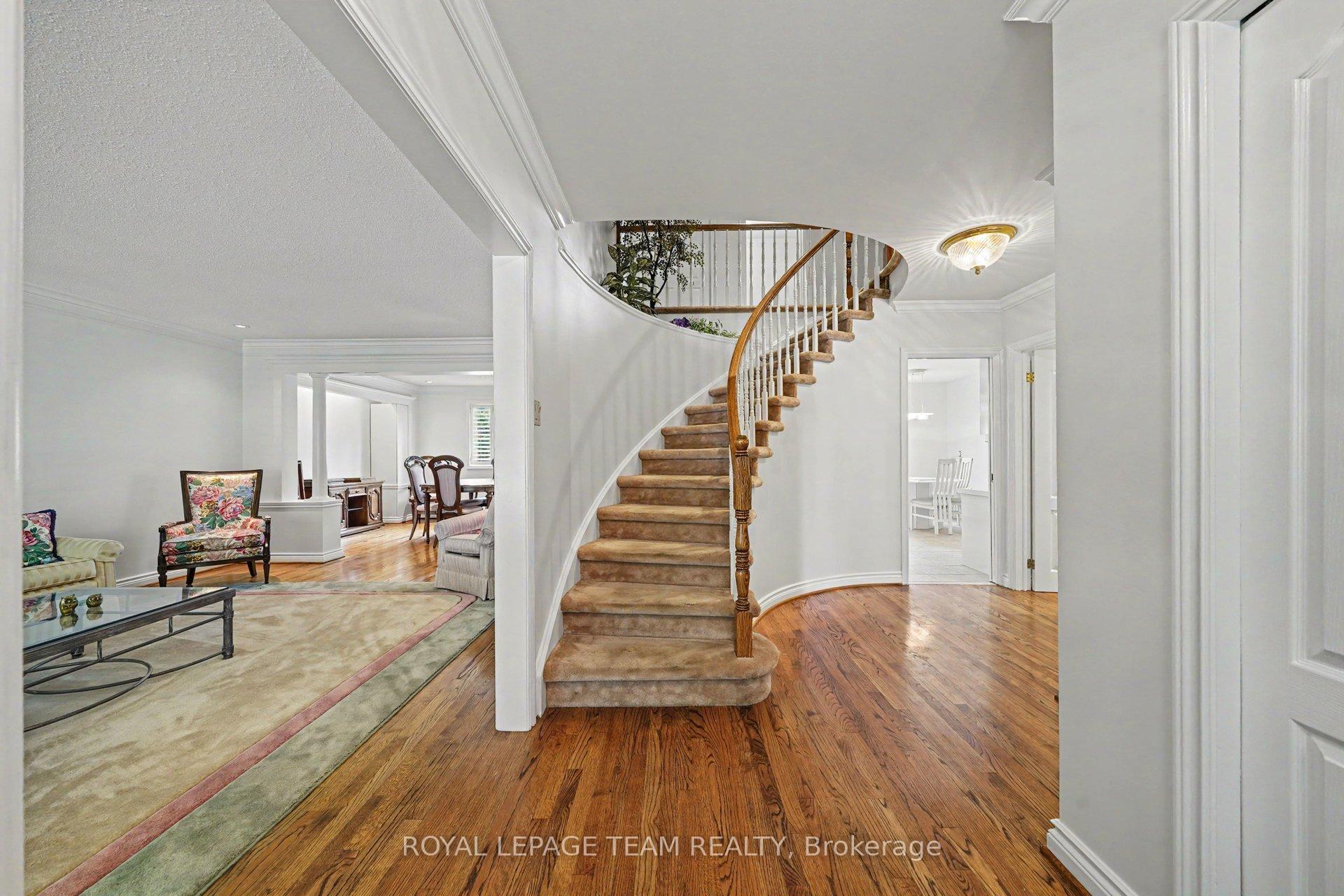 Photo 7 of 907 Dresden Crescent, Ottawa, Whitehaven — HOMEH