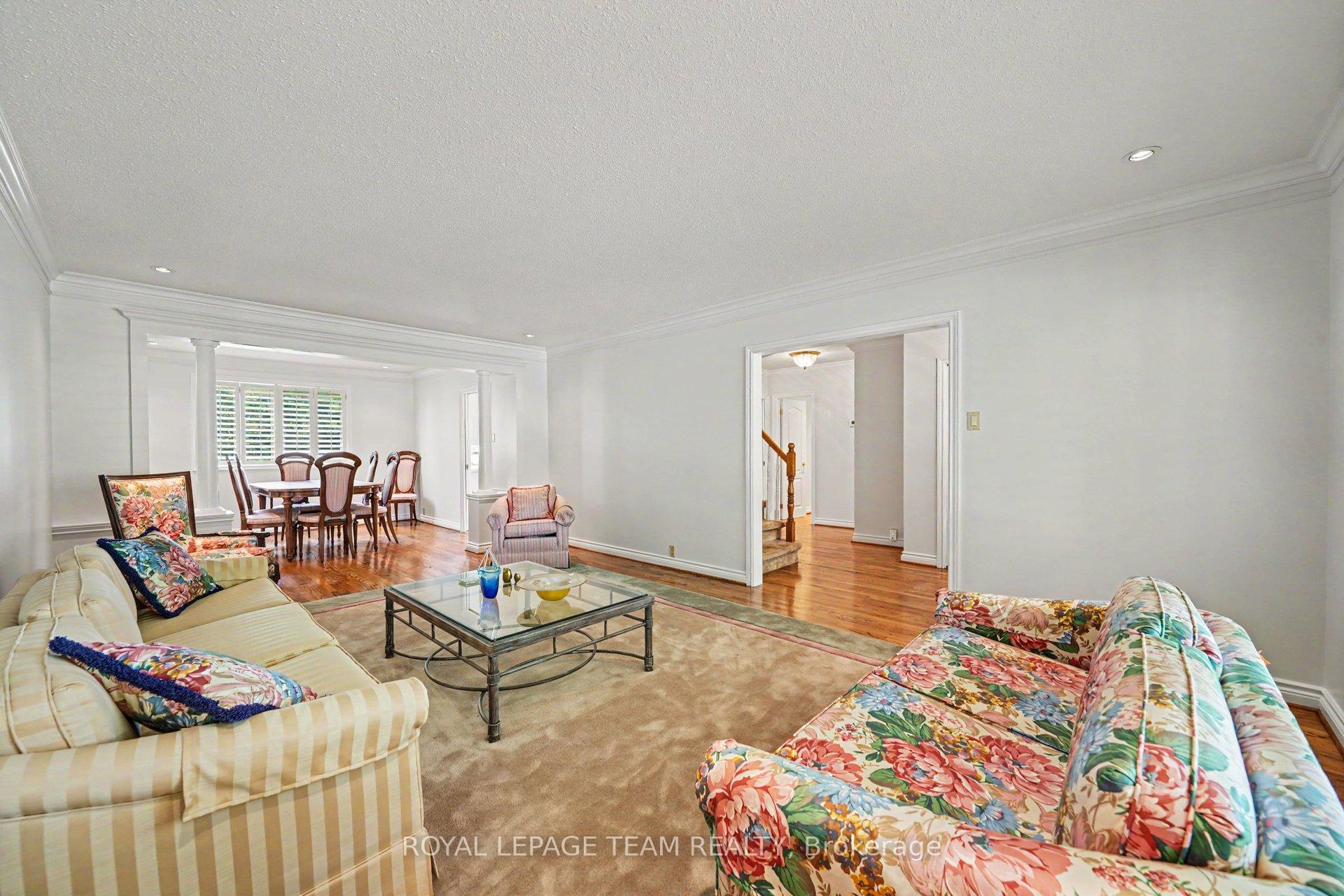 Photo 8 of 907 Dresden Crescent, Ottawa, Whitehaven — HOMEH