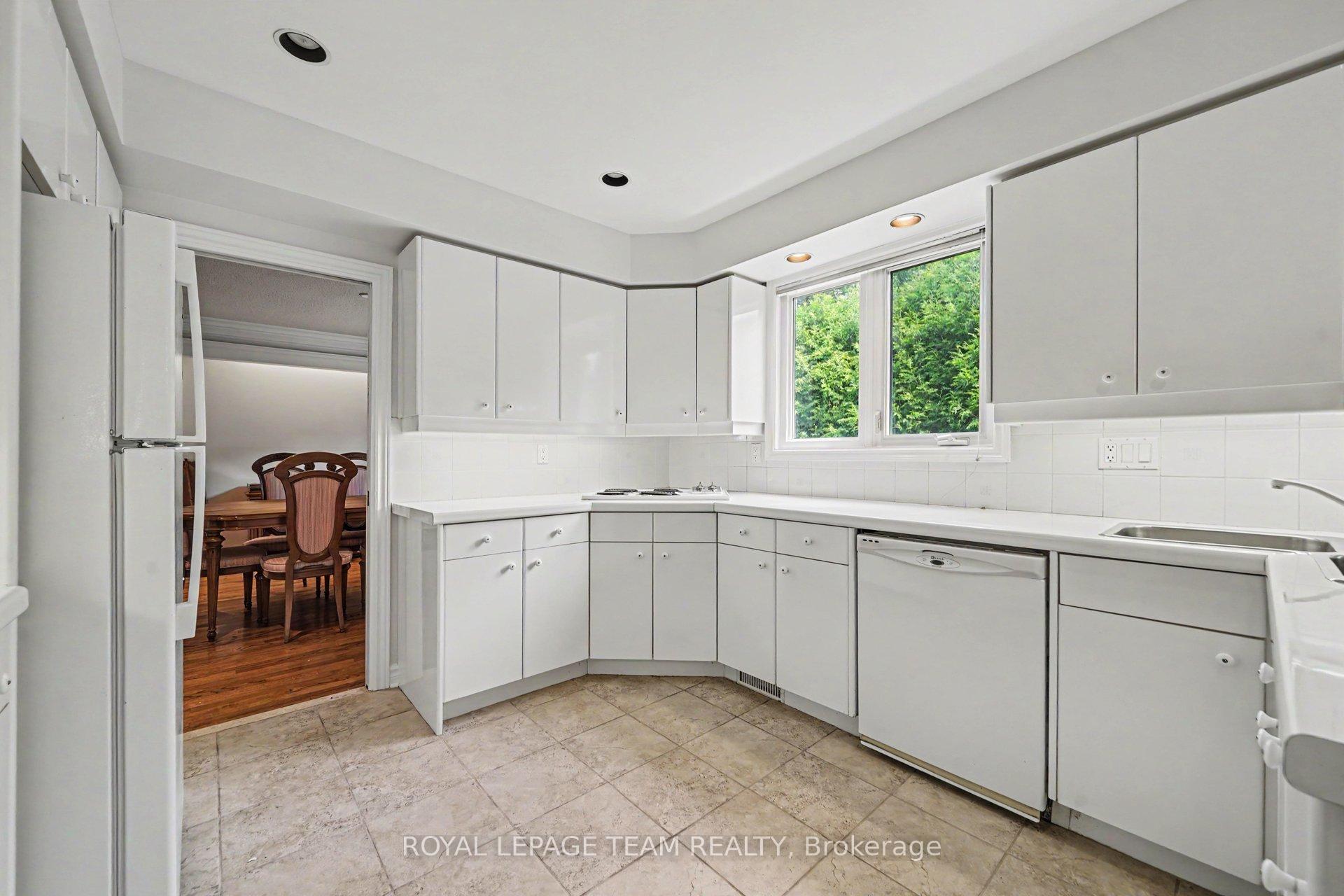 Photo 13 of 907 Dresden Crescent, Ottawa, Whitehaven — HOMEH