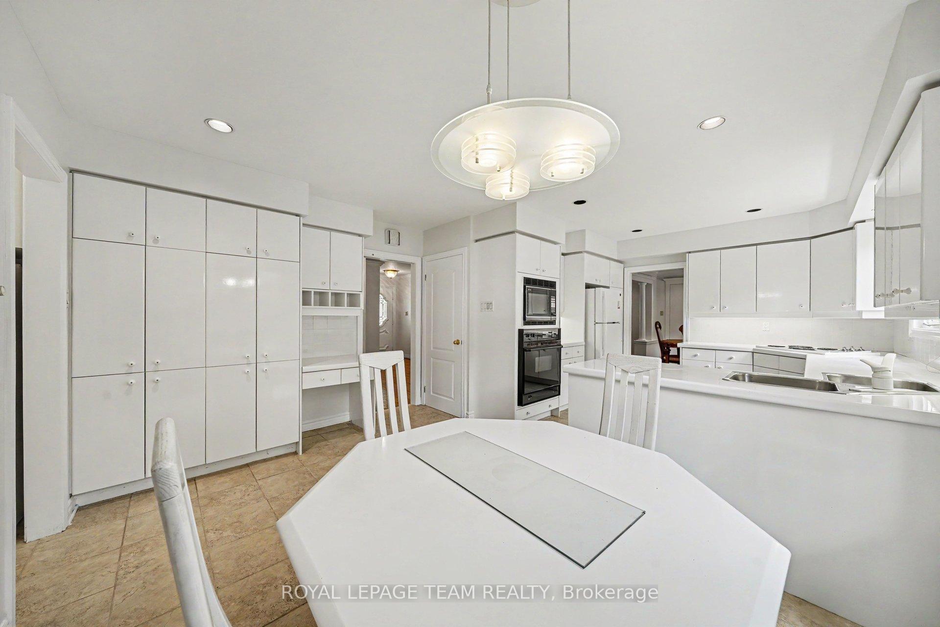 Photo 14 of 907 Dresden Crescent, Ottawa, Whitehaven — HOMEH