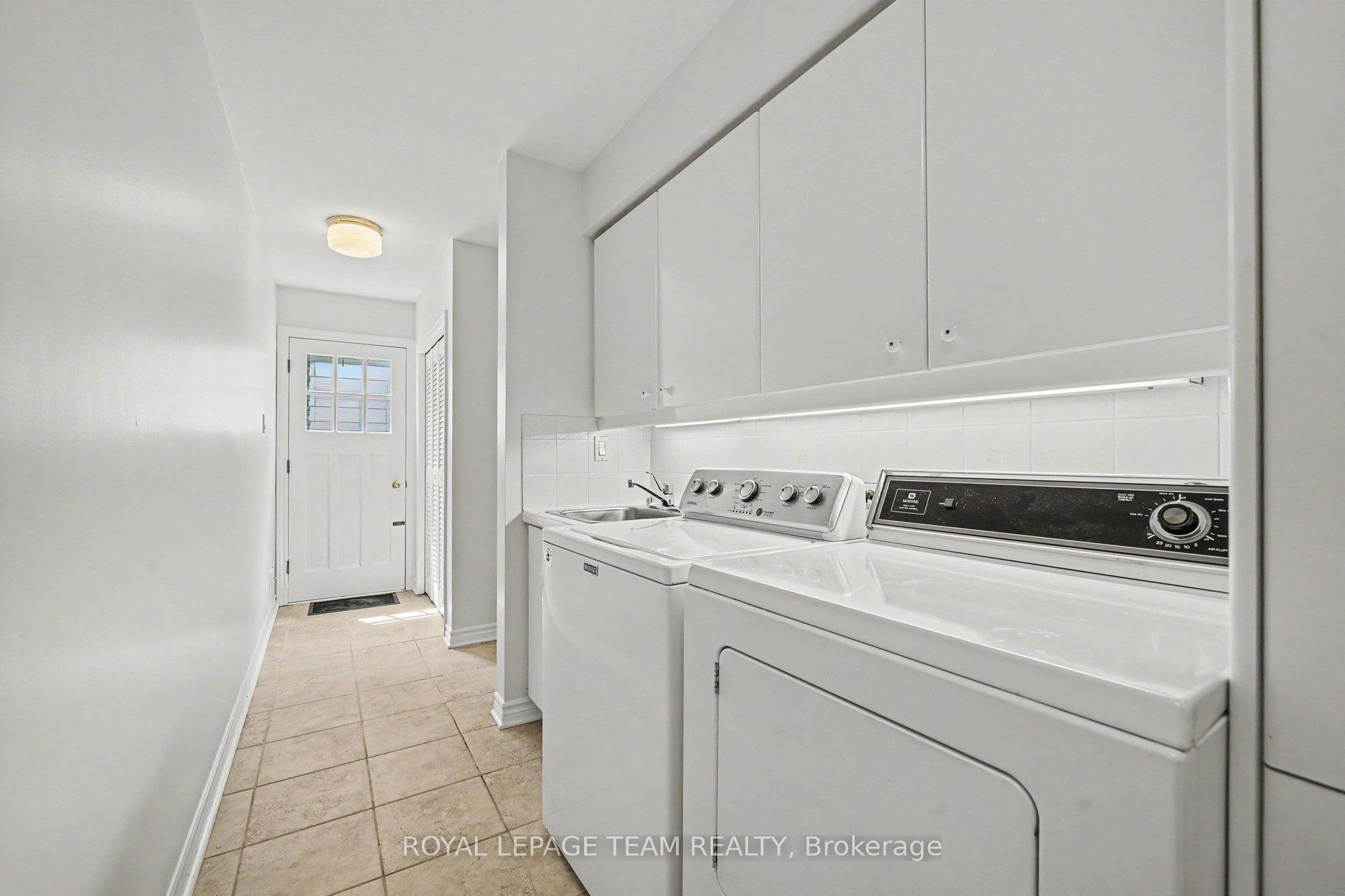 Photo 15 of 907 Dresden Crescent, Ottawa, Whitehaven — HOMEH