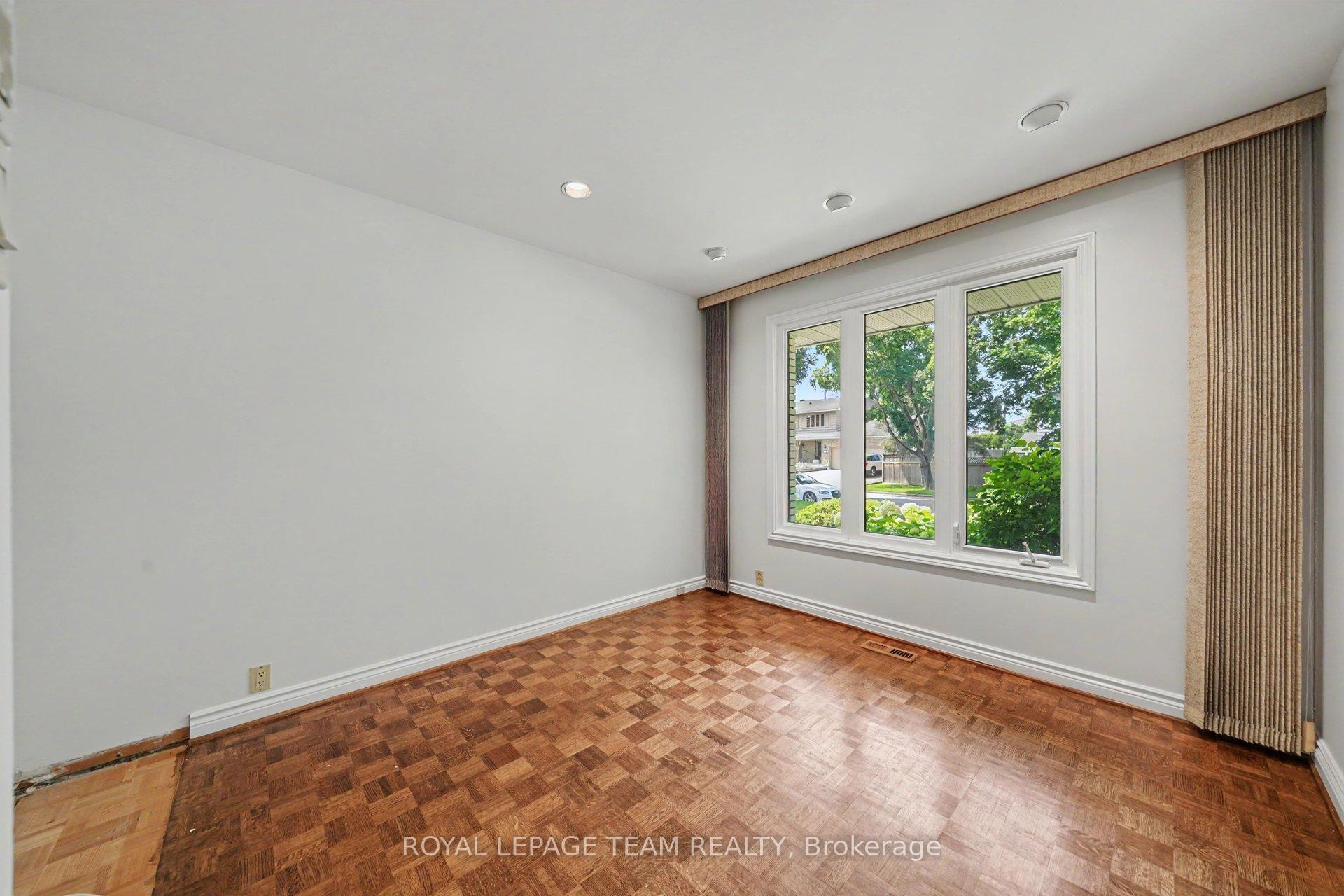 Photo 16 of 907 Dresden Crescent, Ottawa, Whitehaven — HOMEH